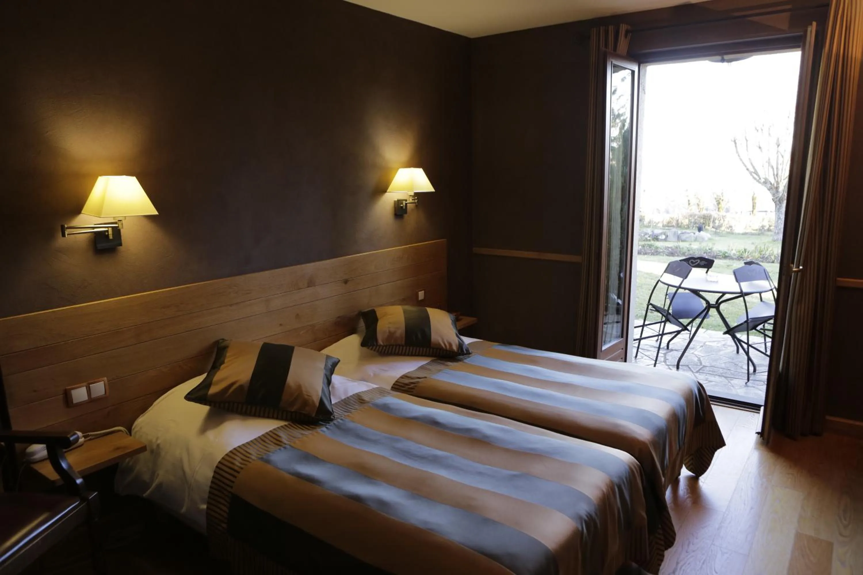 Bedroom, Bed in Hotel Restaurant Auberge du Barrez Logis