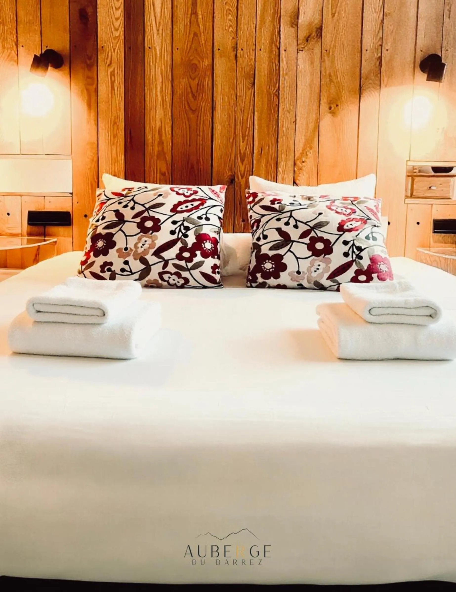 View (from property/room), Bed in Hotel Restaurant Auberge du Barrez Logis