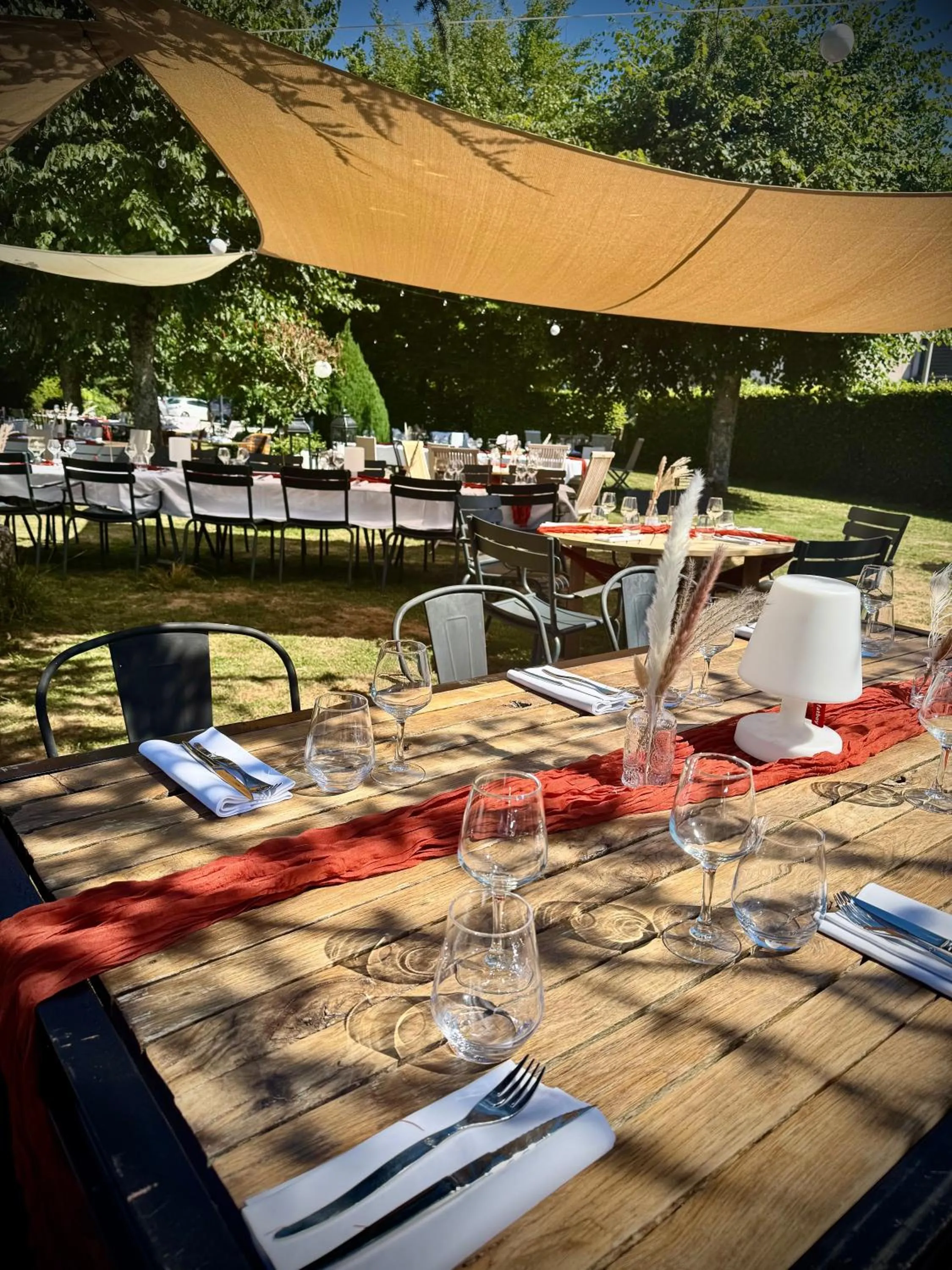 Restaurant/places to eat in Hotel Restaurant Auberge du Barrez Logis