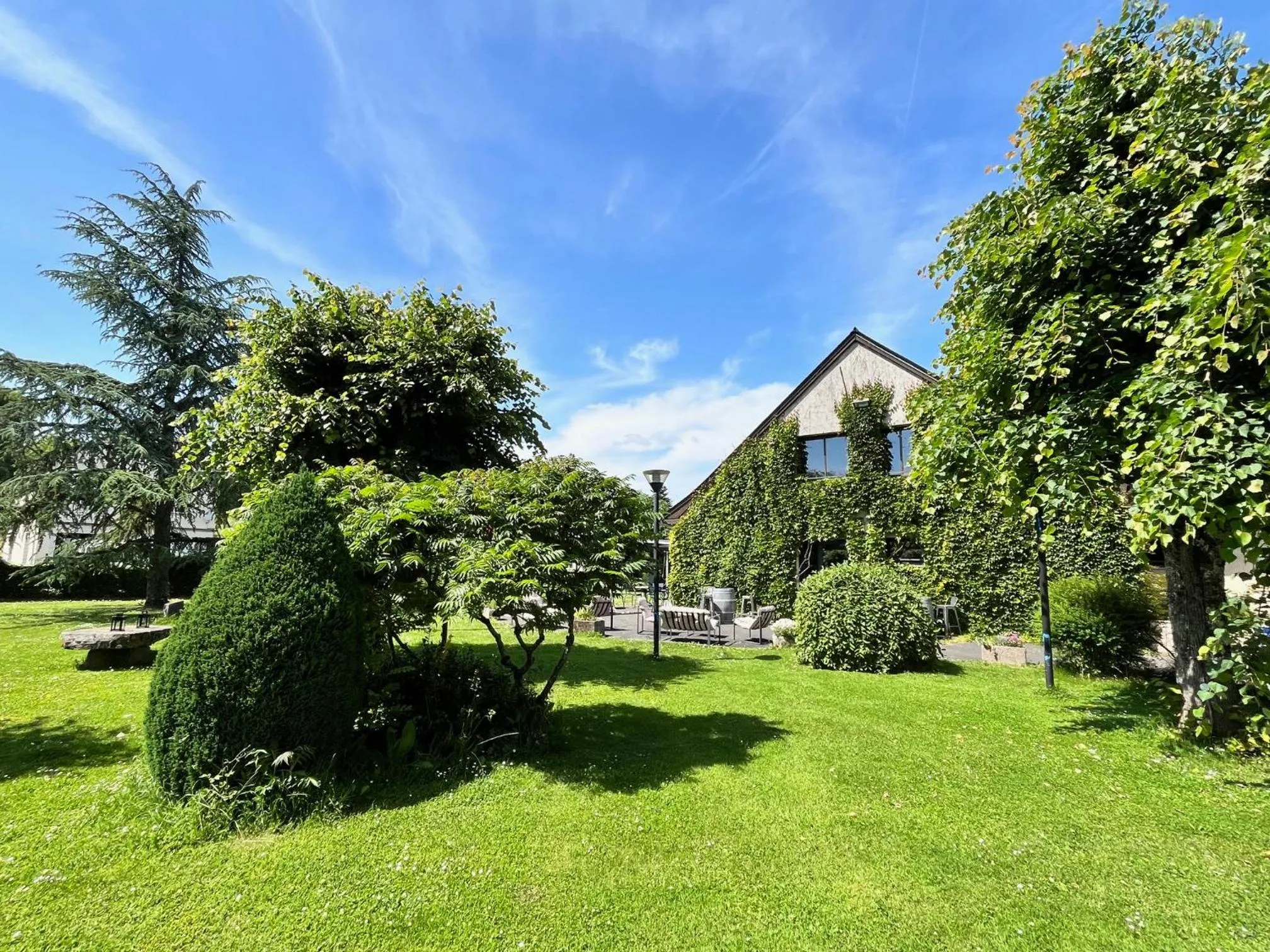 Property building in Hotel Restaurant Auberge du Barrez Logis