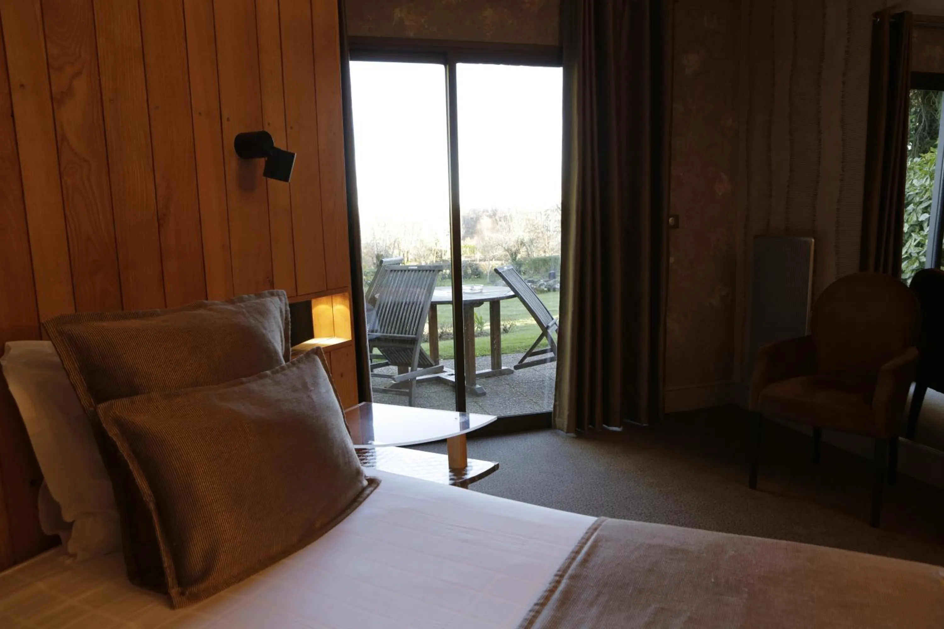 Balcony/Terrace, Bed in Hotel Restaurant Auberge du Barrez Logis