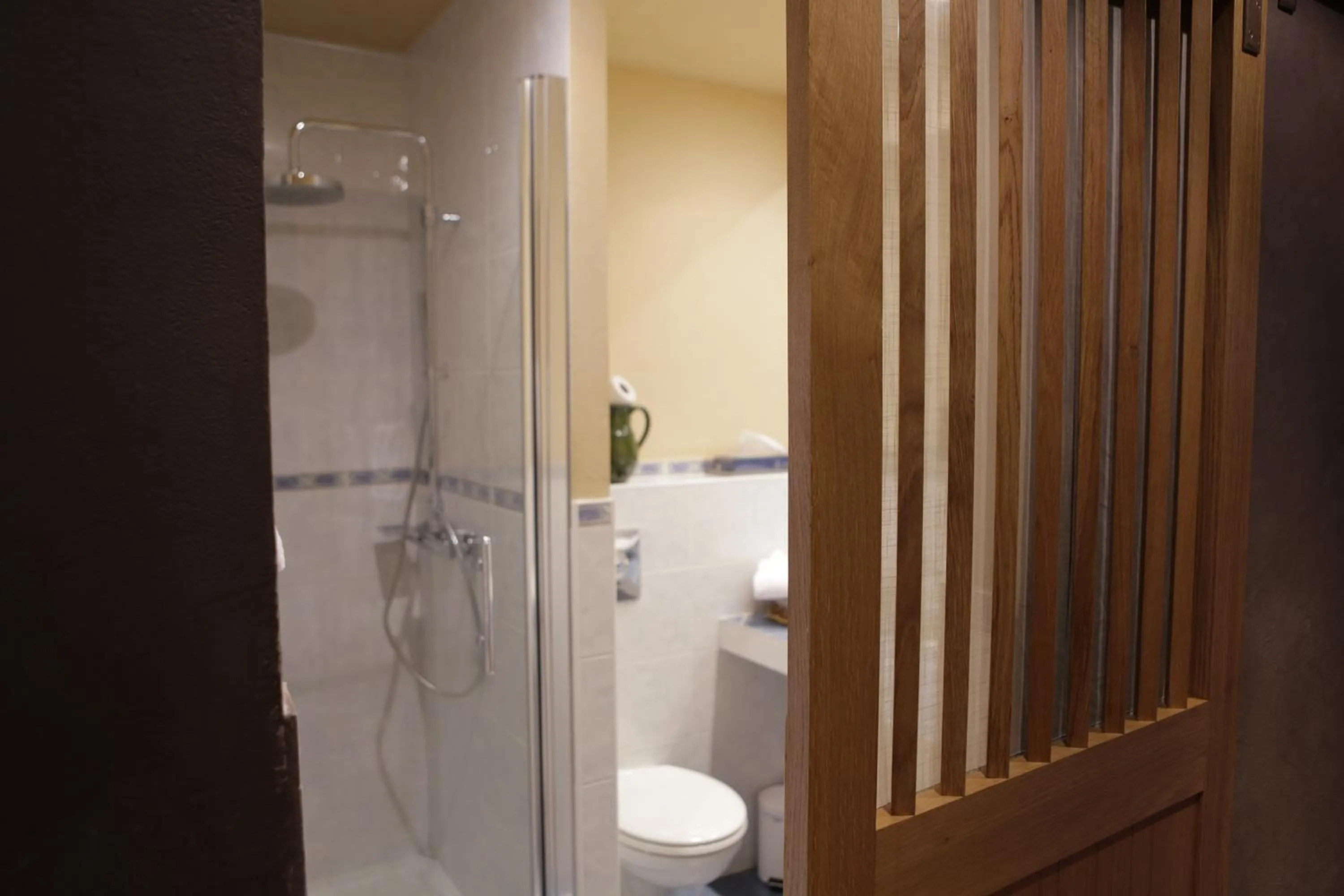 Bathroom in Hotel Restaurant Auberge du Barrez Logis