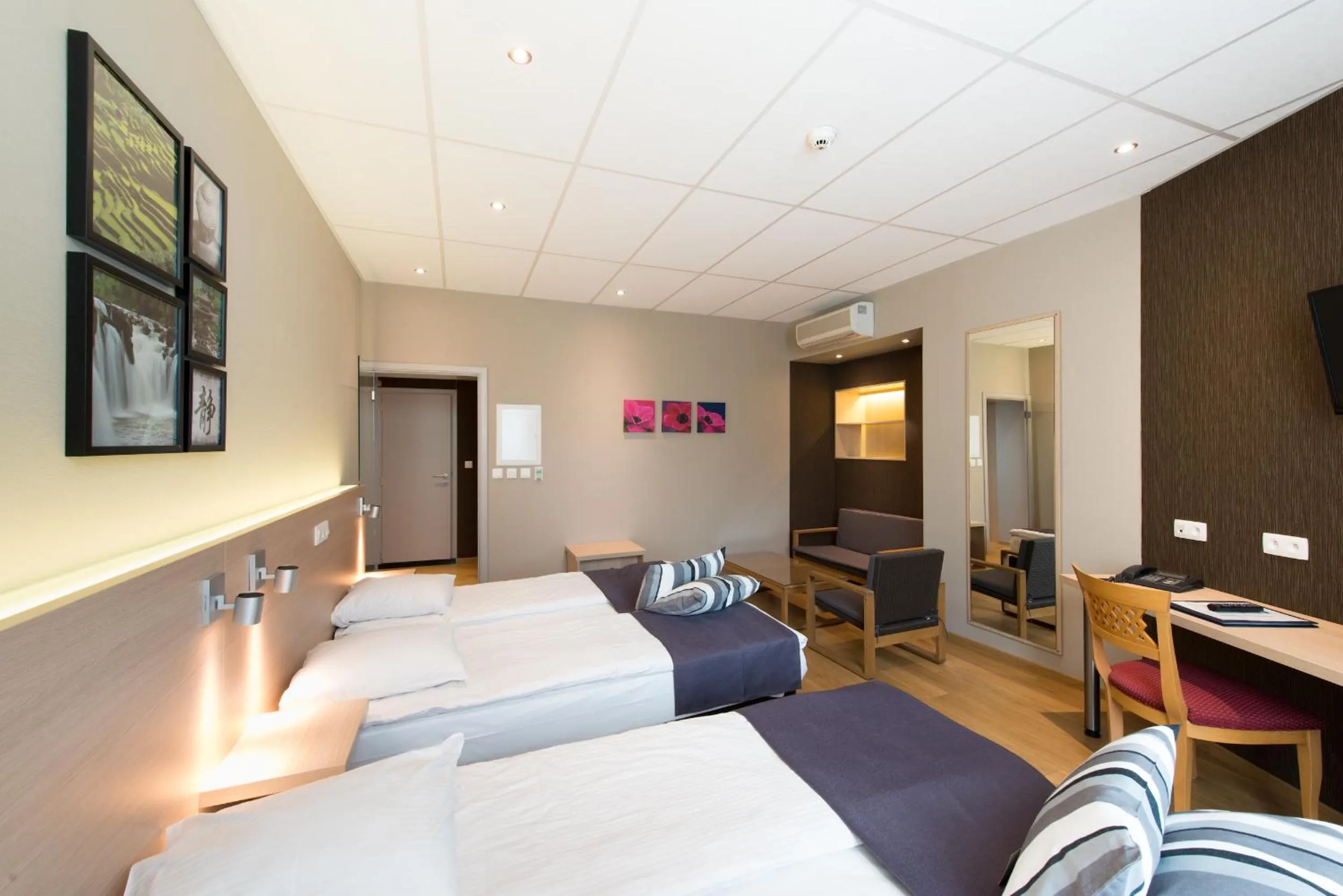 Bed in Hôtel de l'Univers Liège