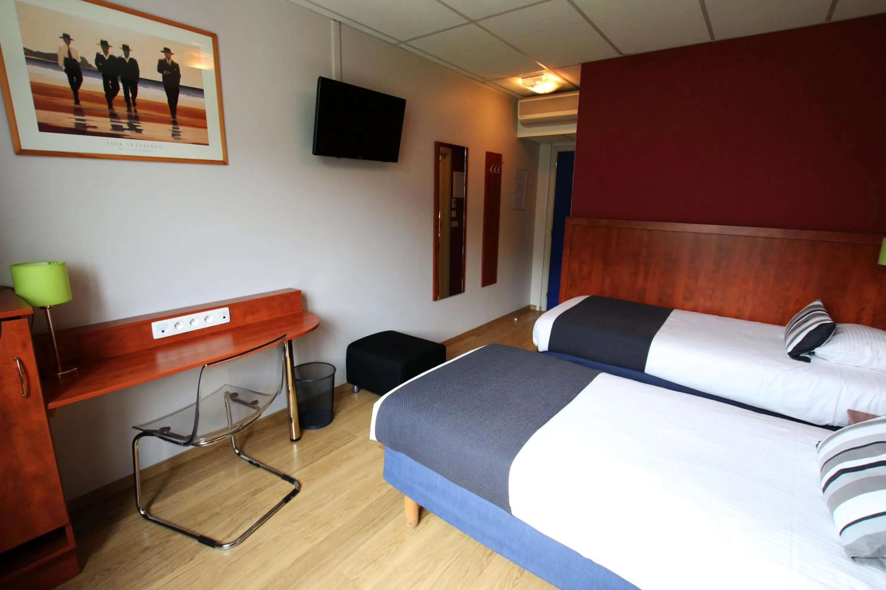 Bedroom, Bed in Hôtel de l'Univers Liège