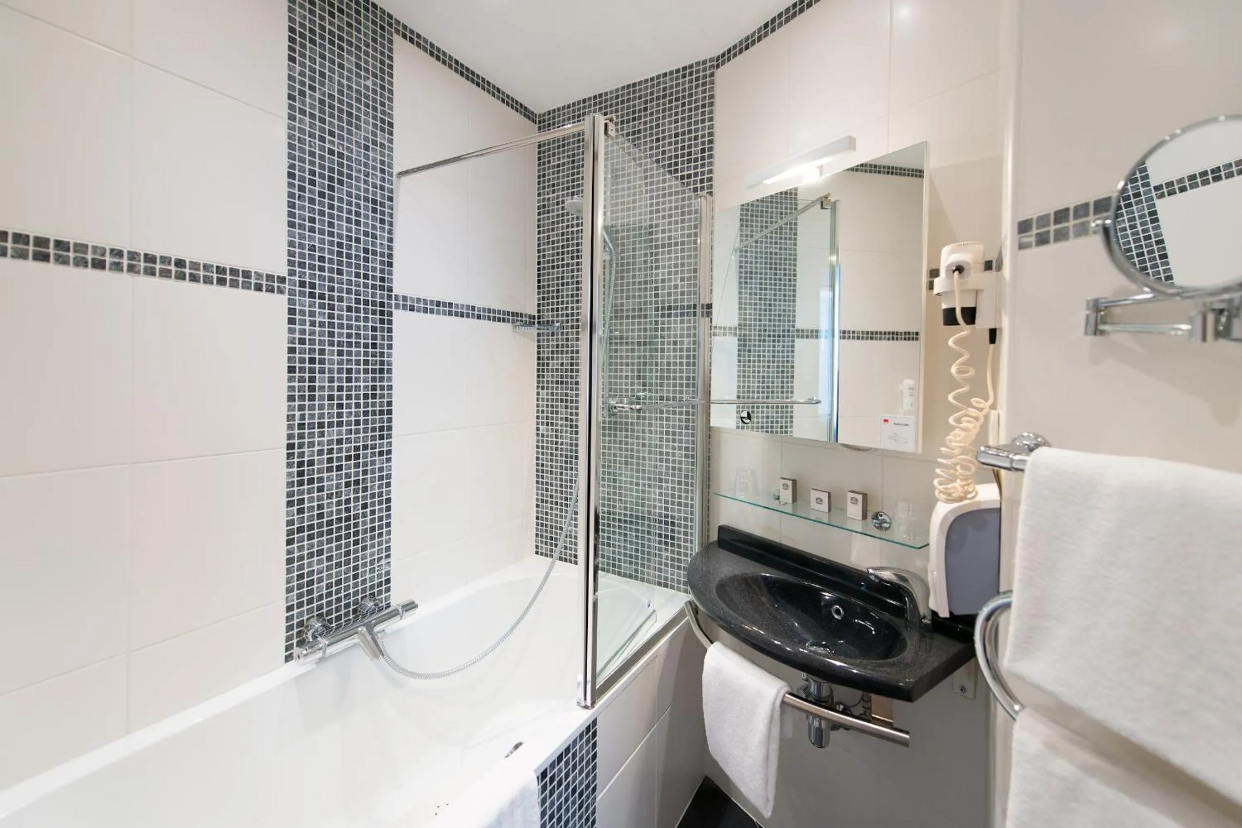 Bathroom in Hôtel de l'Univers Liège