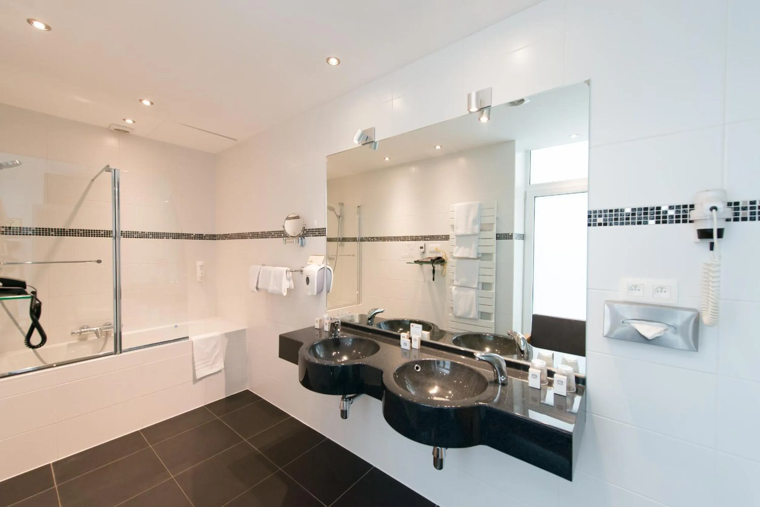 Bathroom in Hôtel de l'Univers Liège