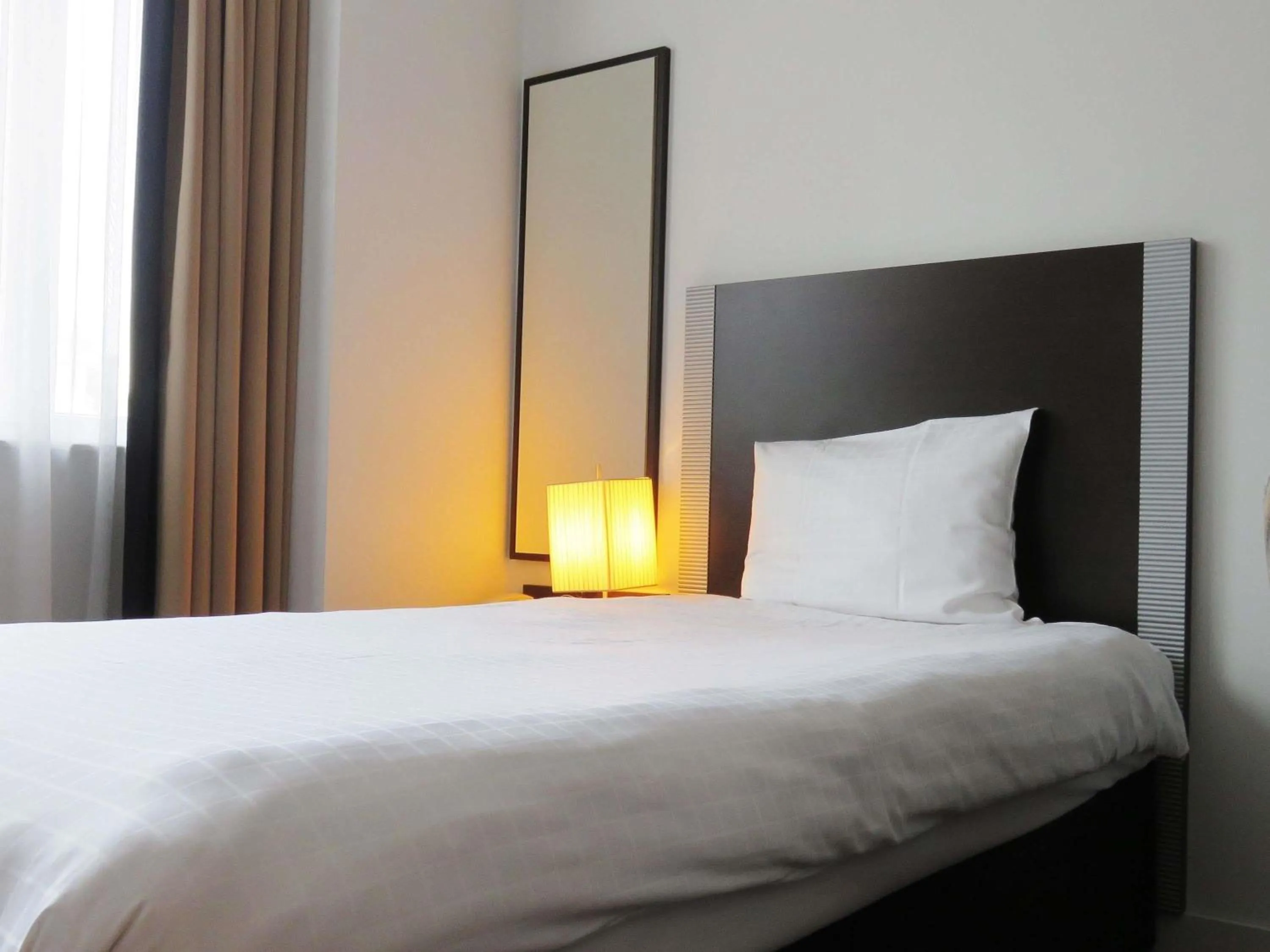 Bedroom, Bed in Hotel des Colonies Brussels by Mercure