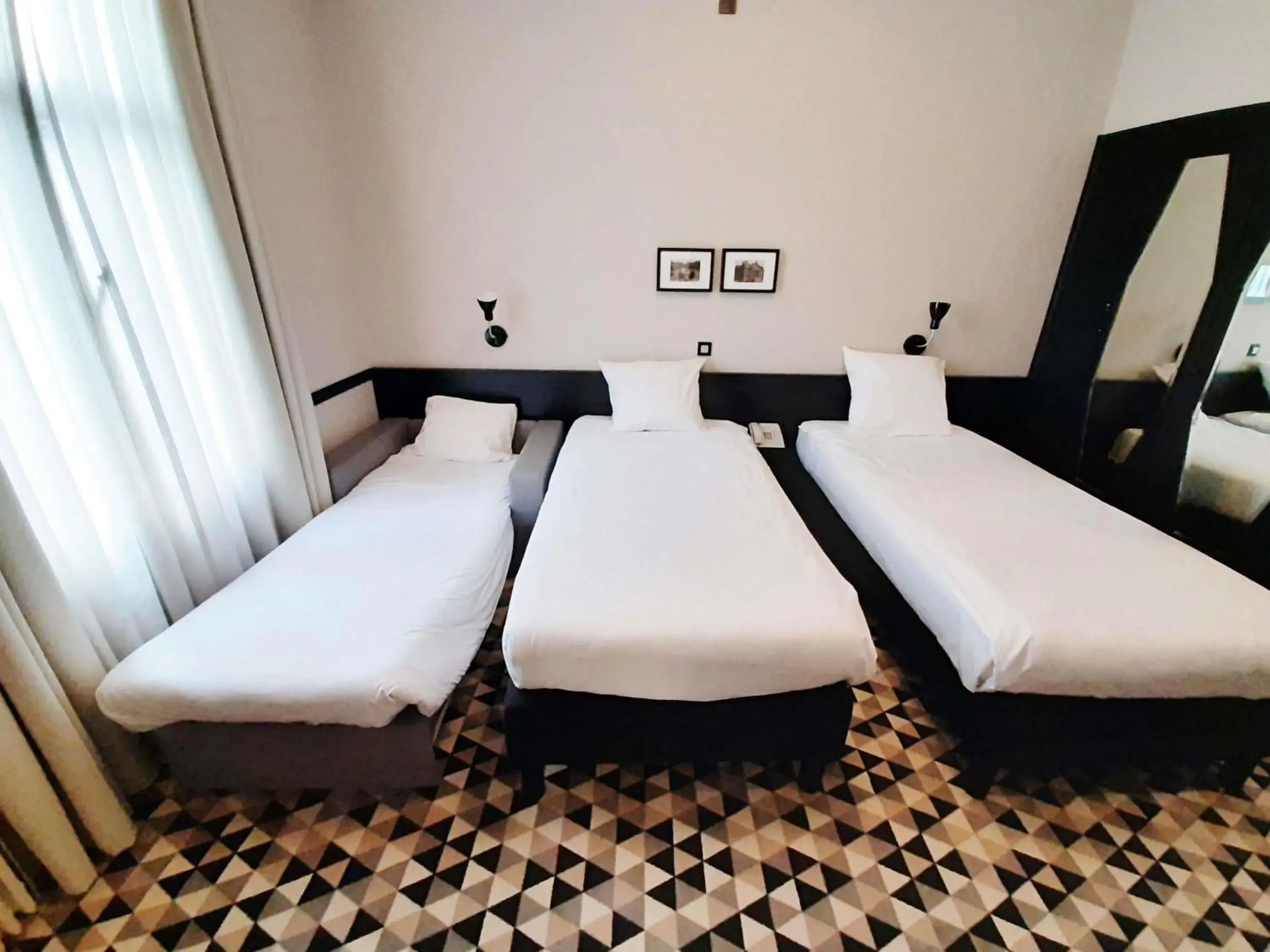 Superior Twin Room with Sofa Bed in Hotel des Colonies Brussels by Mercure Superior Twin Room with Sofa Bed in Hotel des Colonies Brussels by Mercure