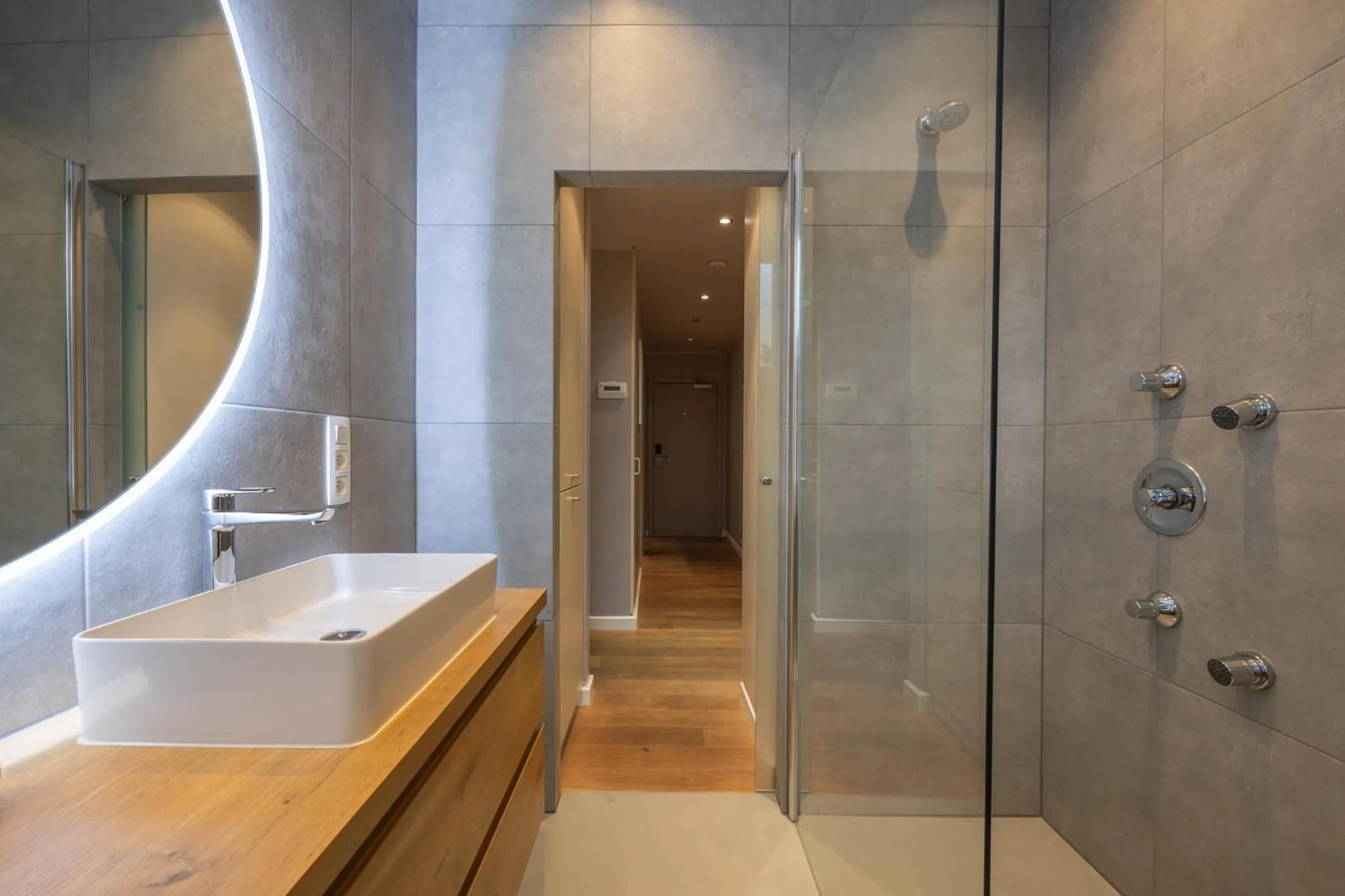 Bathroom in Leonardo Hotel Antwerp The Plaza