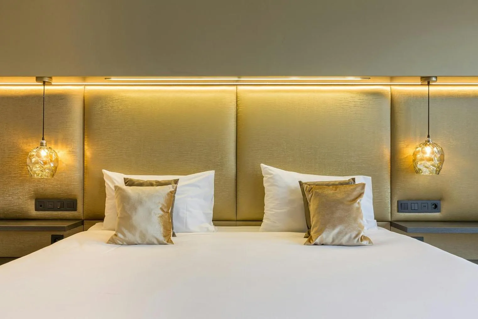 Photo of the whole room, Bed in Leonardo Hotel Antwerp The Plaza