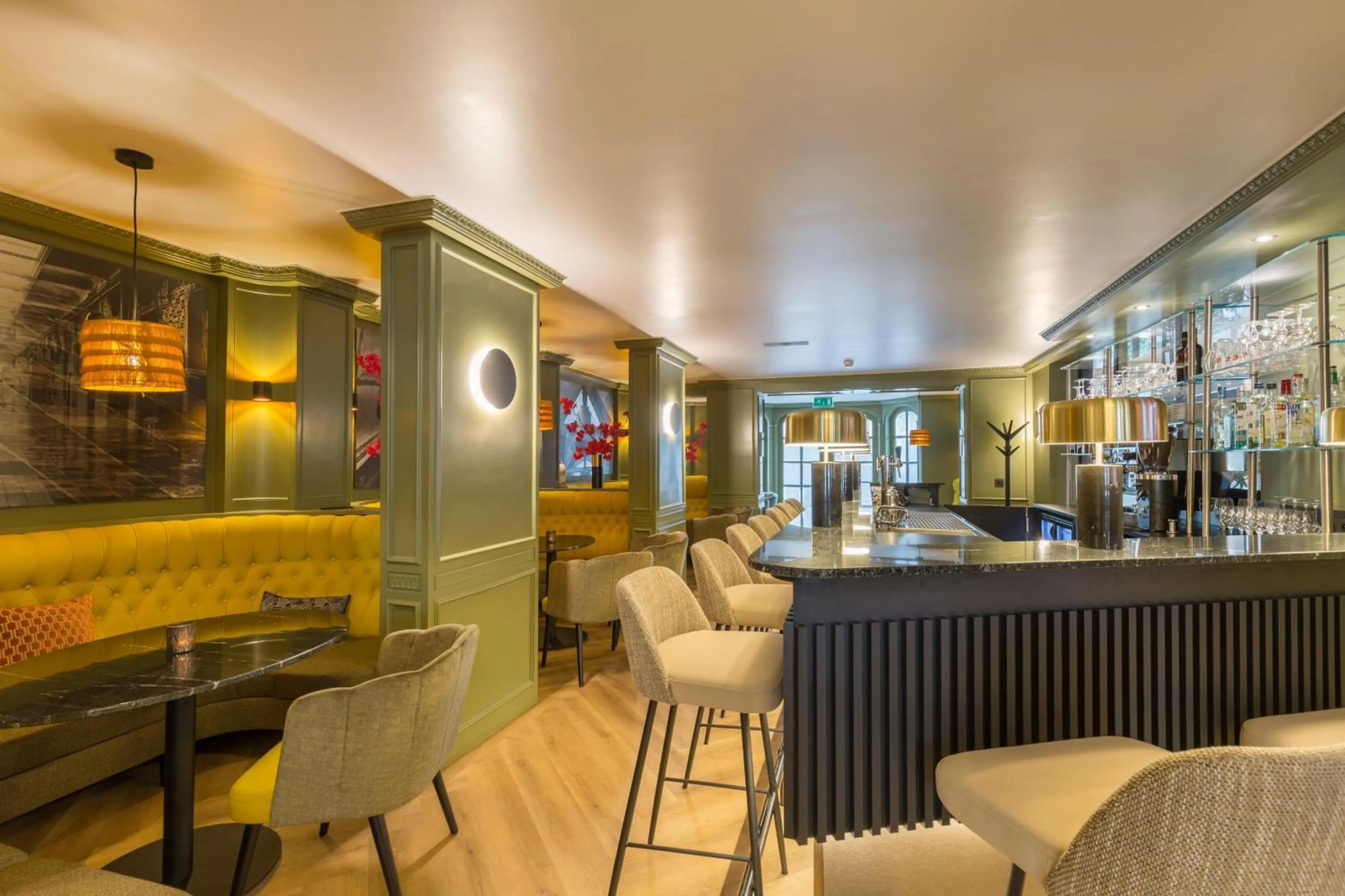 Lounge or bar in Leonardo Hotel Antwerp The Plaza