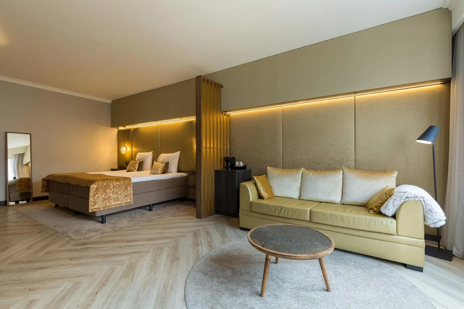 Bedroom, Bed in Leonardo Hotel Antwerp The Plaza