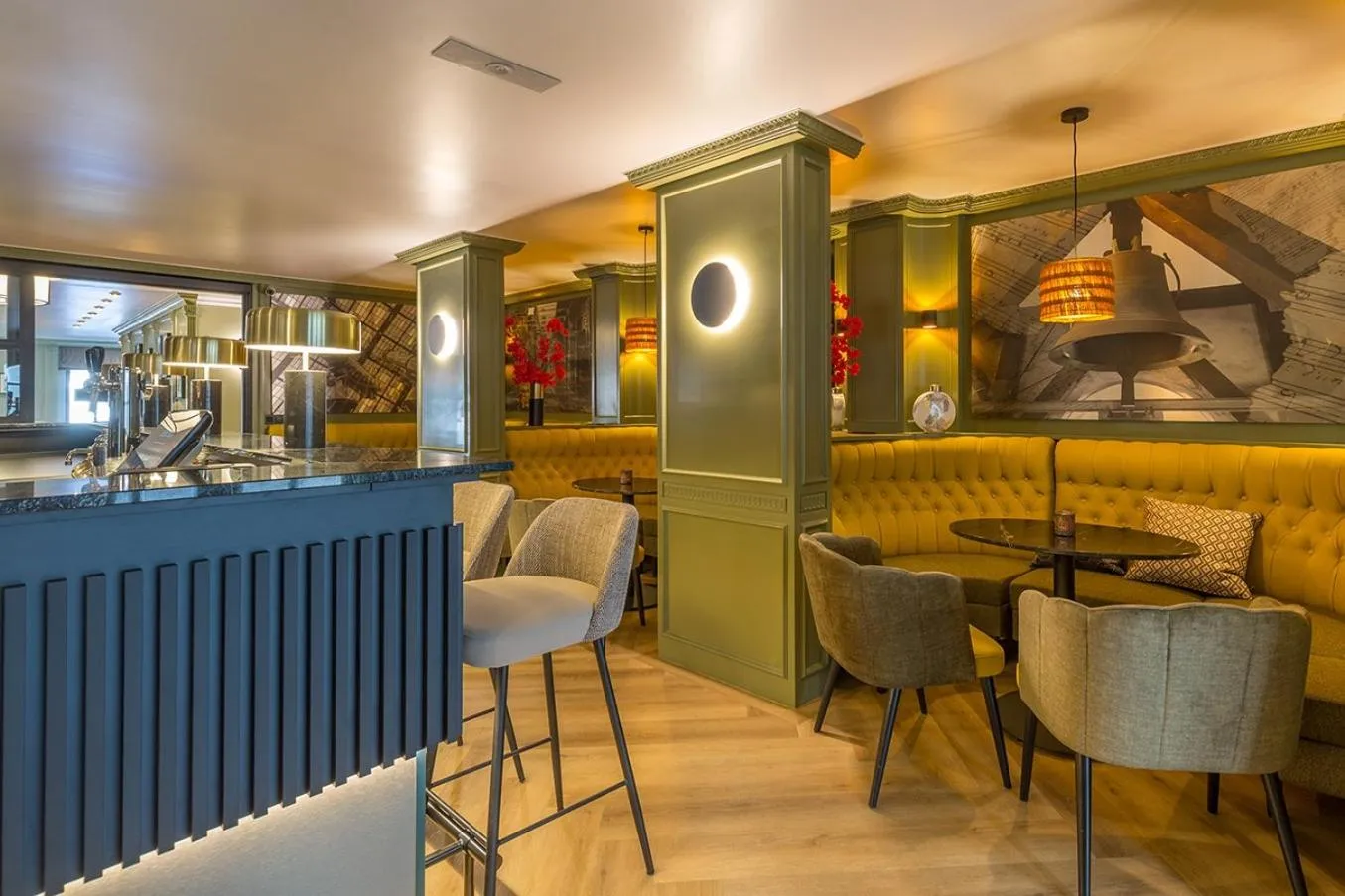 Lounge or bar in Leonardo Hotel Antwerp The Plaza