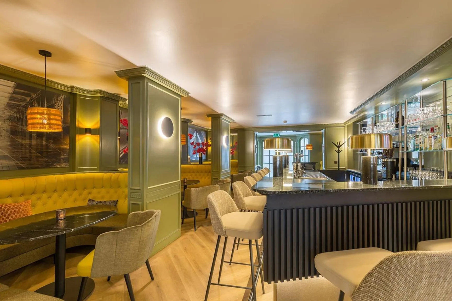 Lounge or bar in Leonardo Hotel Antwerp The Plaza