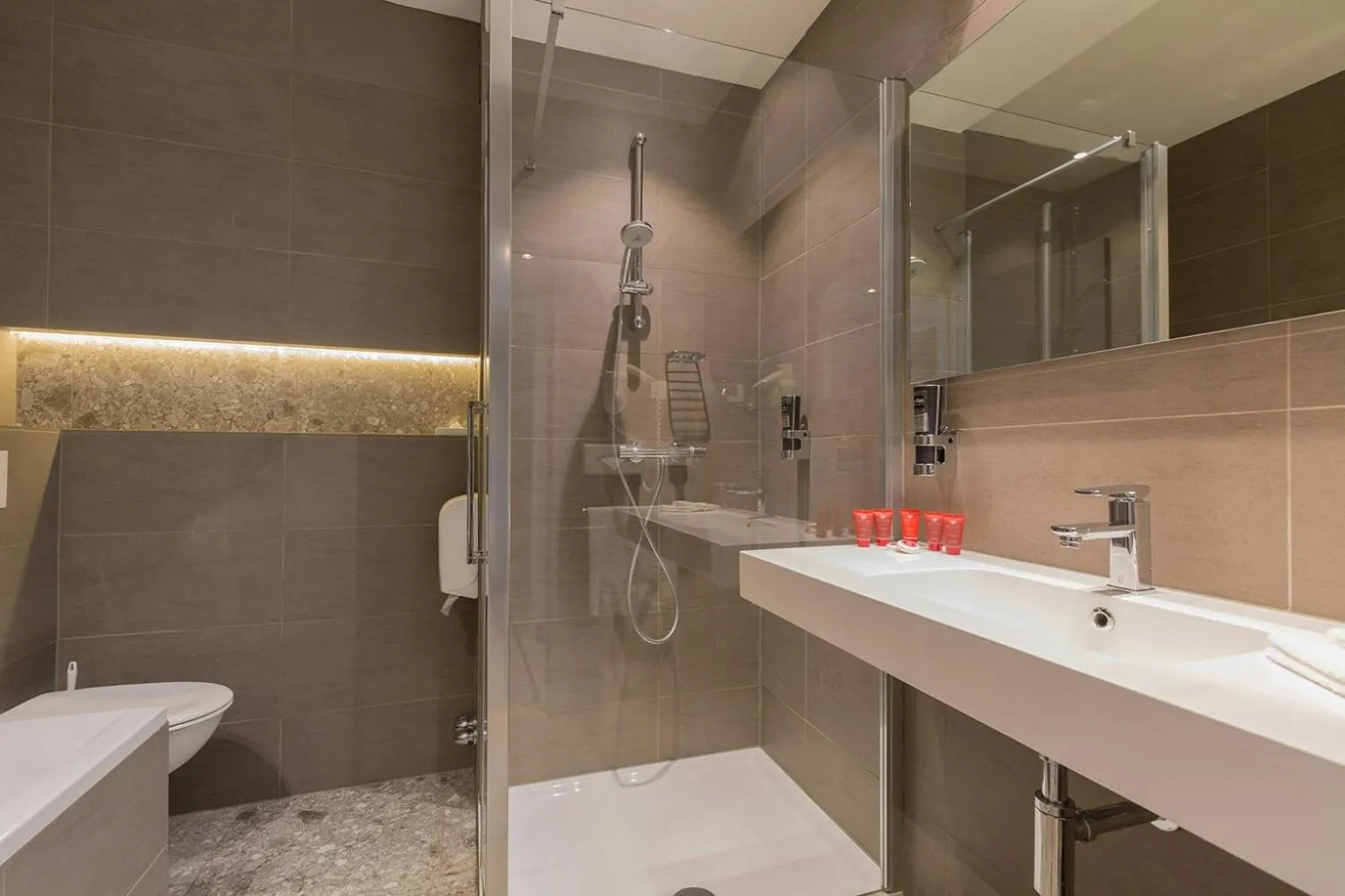 Bathroom in Leonardo Hotel Antwerp The Plaza