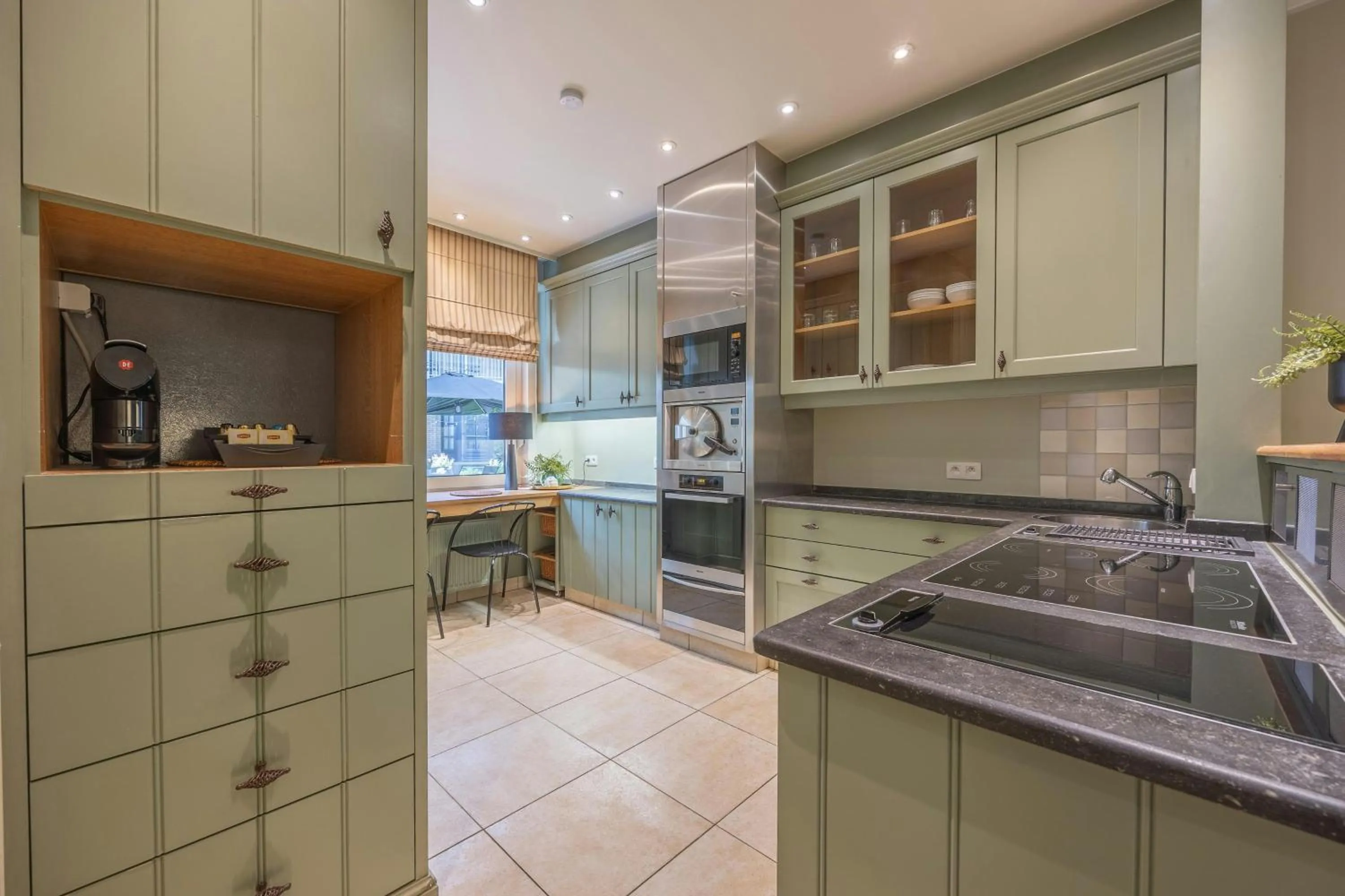 Kitchen or kitchenette in Leonardo Hotel Antwerp The Plaza