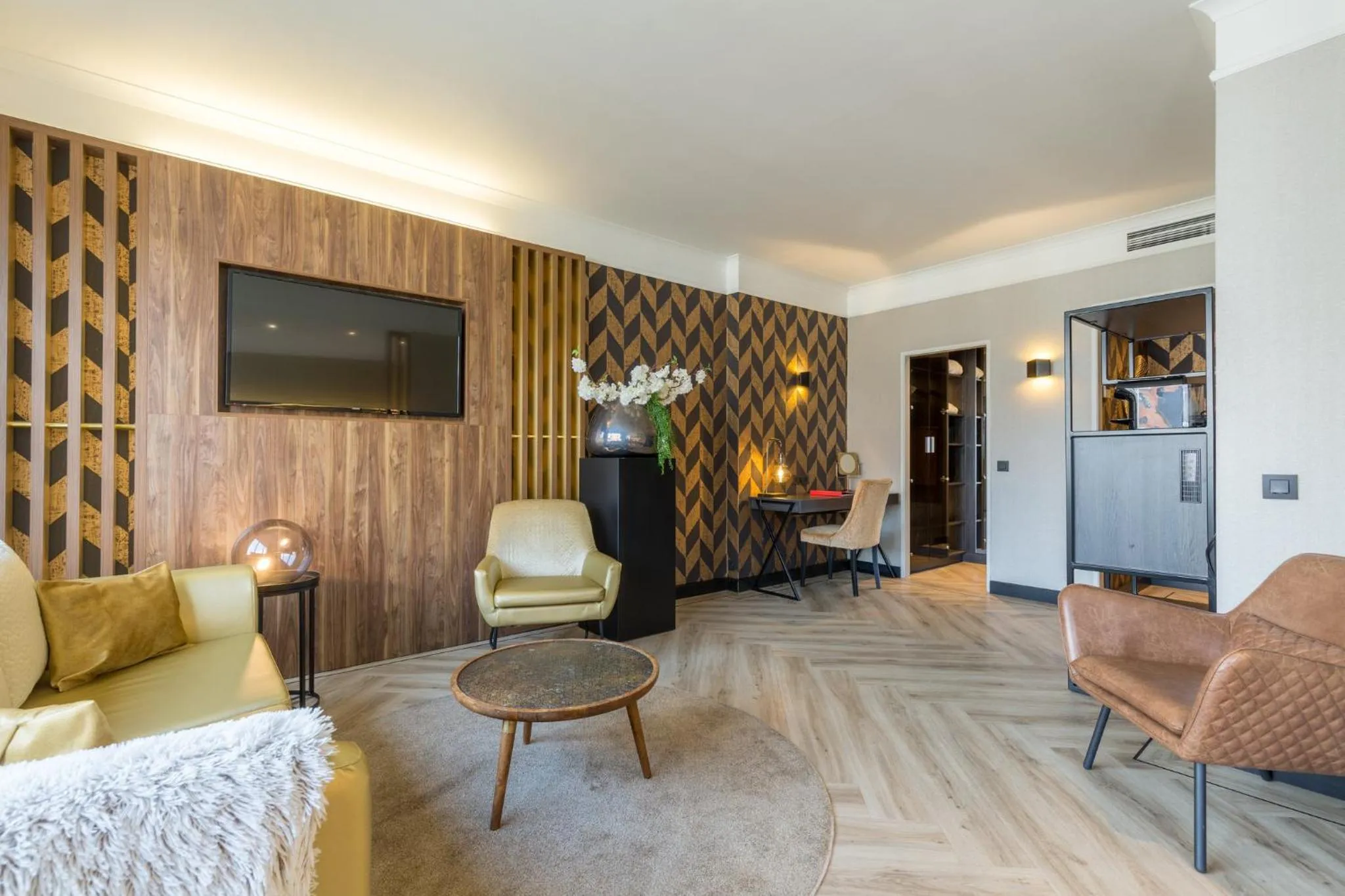 Photo of the whole room in Leonardo Hotel Antwerp The Plaza