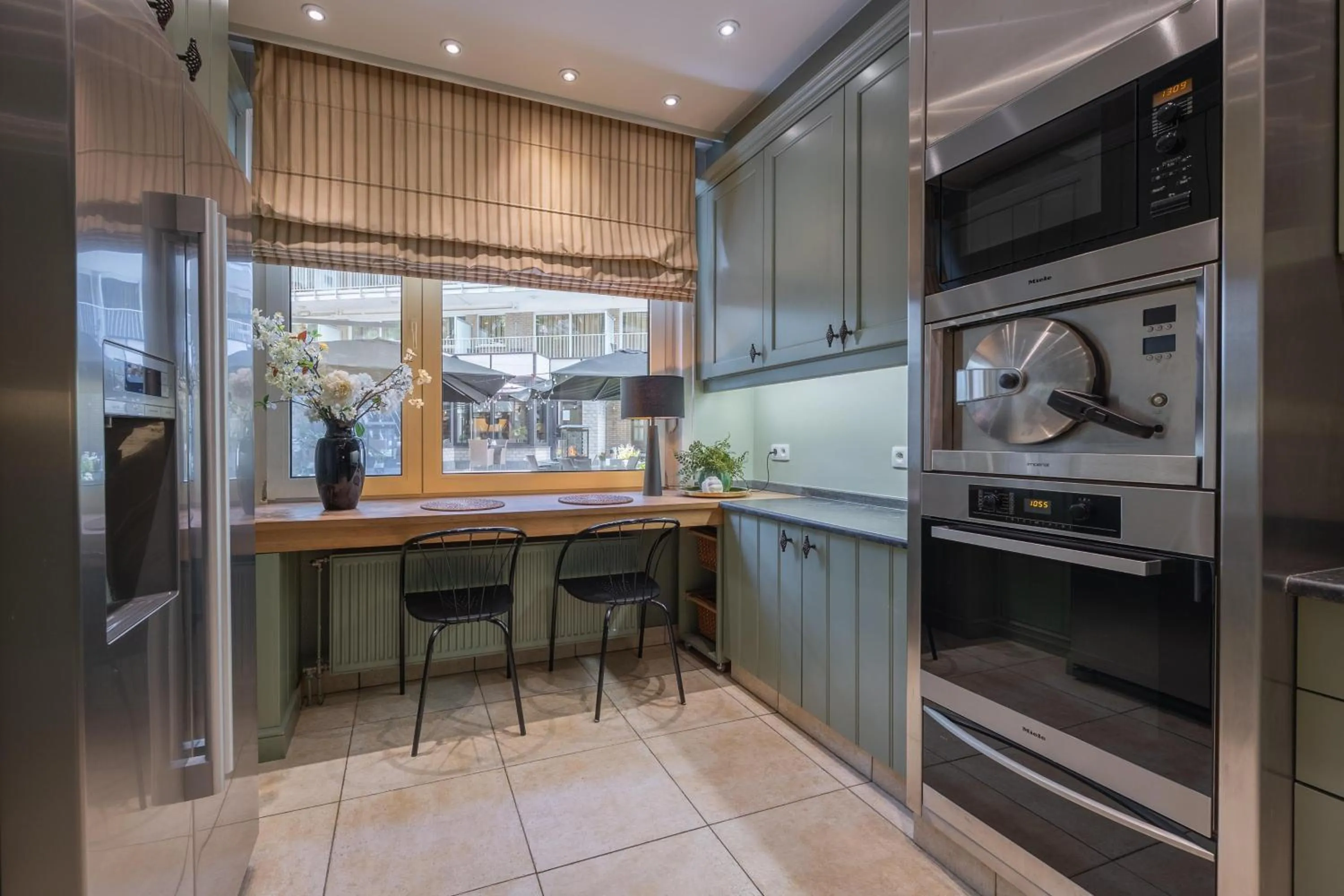 Kitchen or kitchenette in Leonardo Hotel Antwerp The Plaza