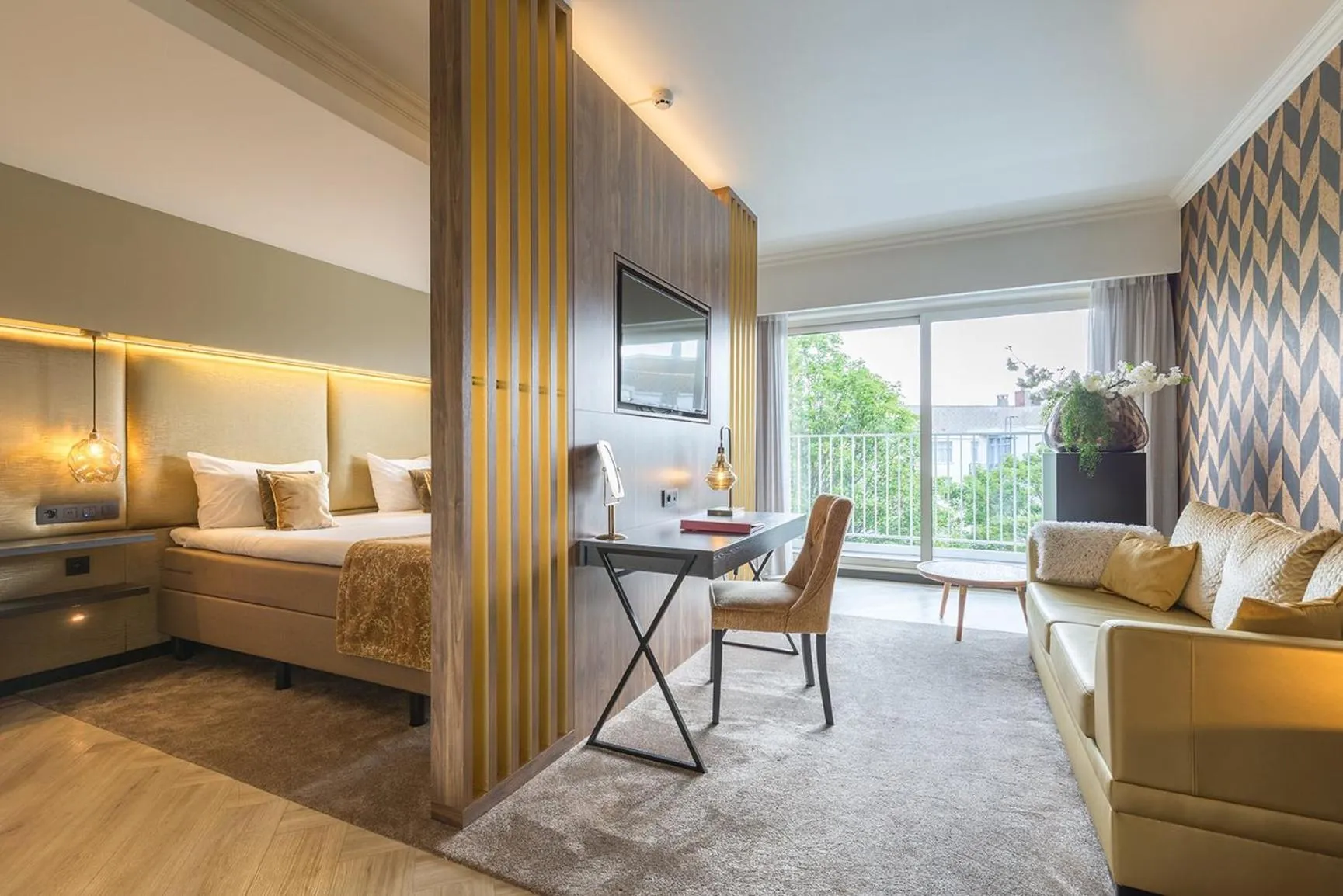 Bedroom, Bed in Leonardo Hotel Antwerp The Plaza