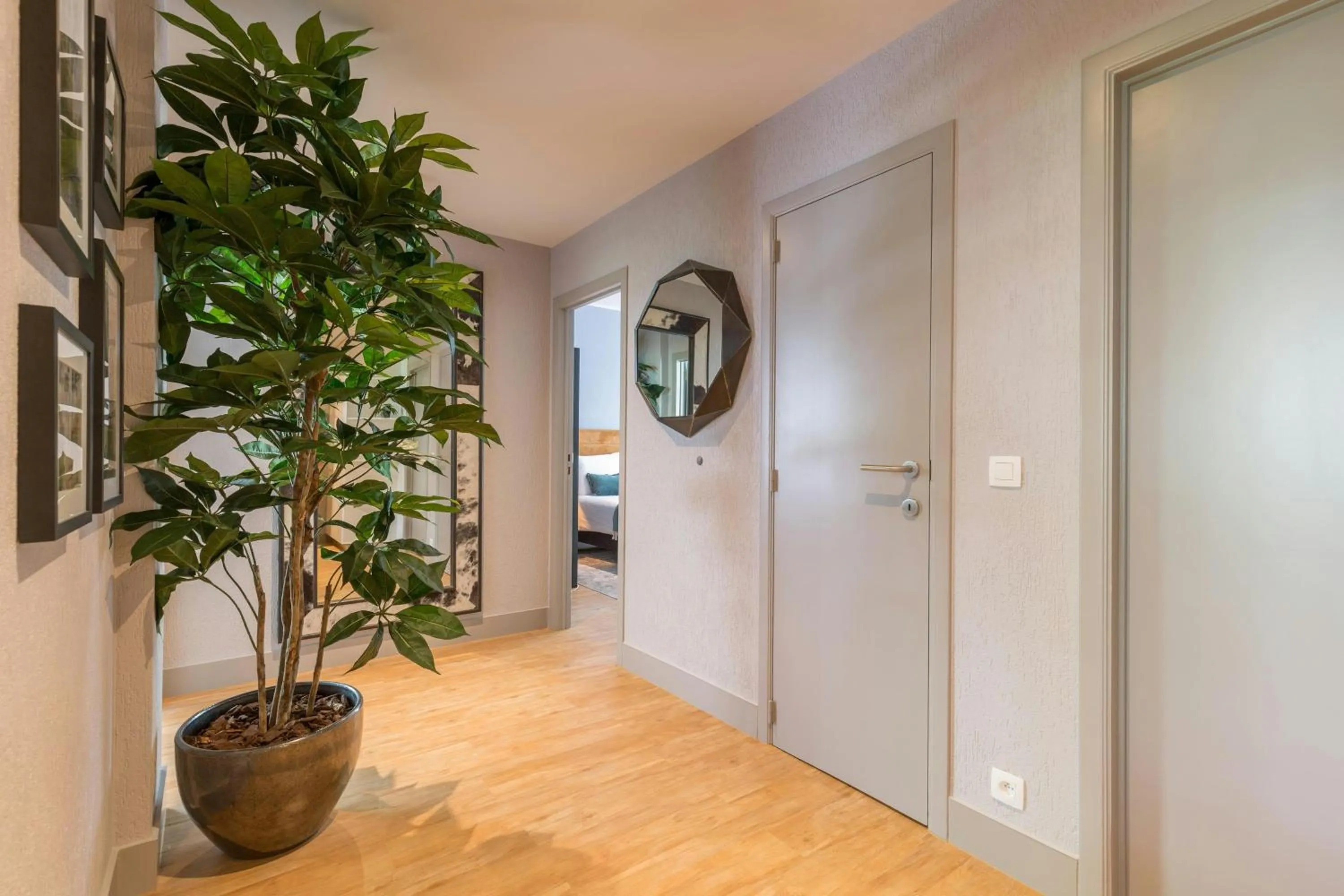 Decorative detail in Leonardo Hotel Antwerp The Plaza