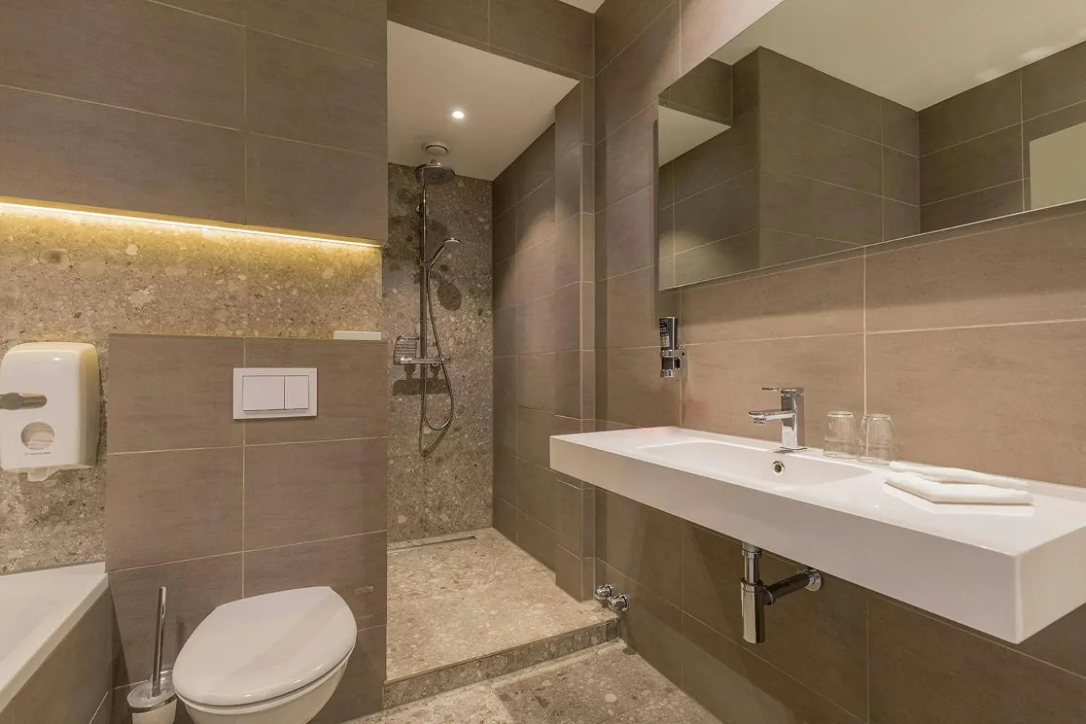 Bathroom in Leonardo Hotel Antwerp The Plaza