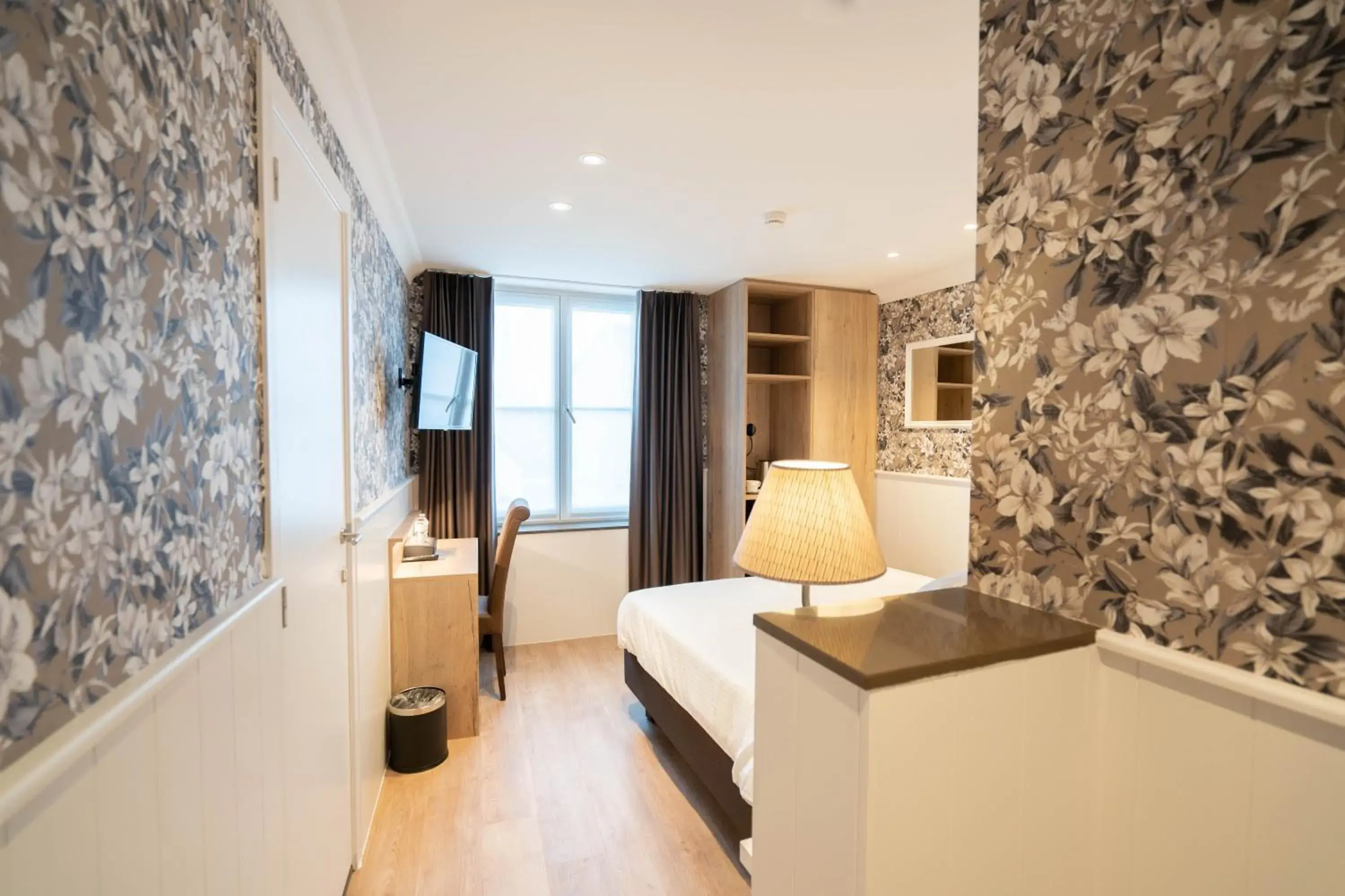 Standard Double Room in Hotel du Théâtre Standard Double Room in Hotel du Théâtre