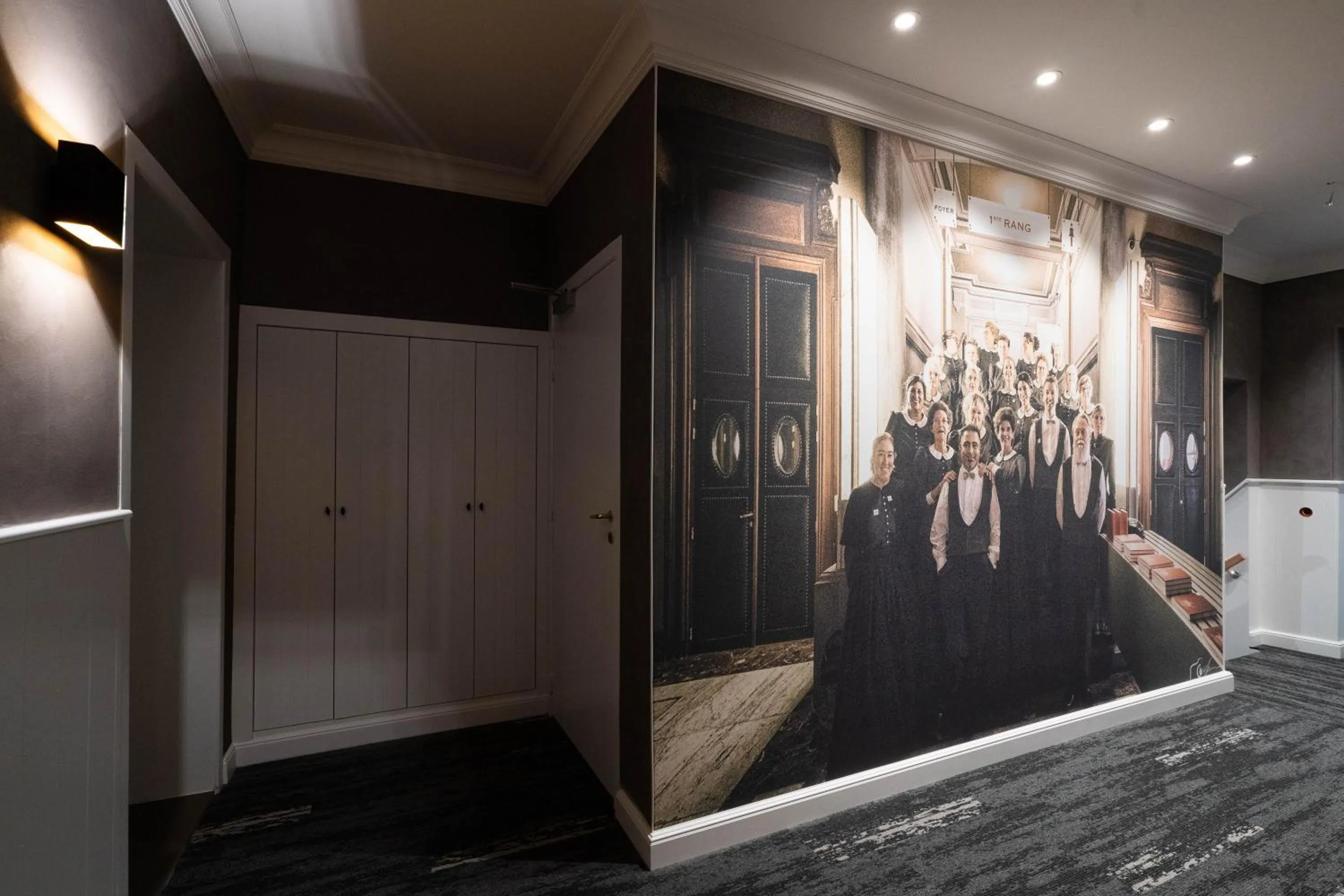 Decorative detail in Hotel du Théâtre