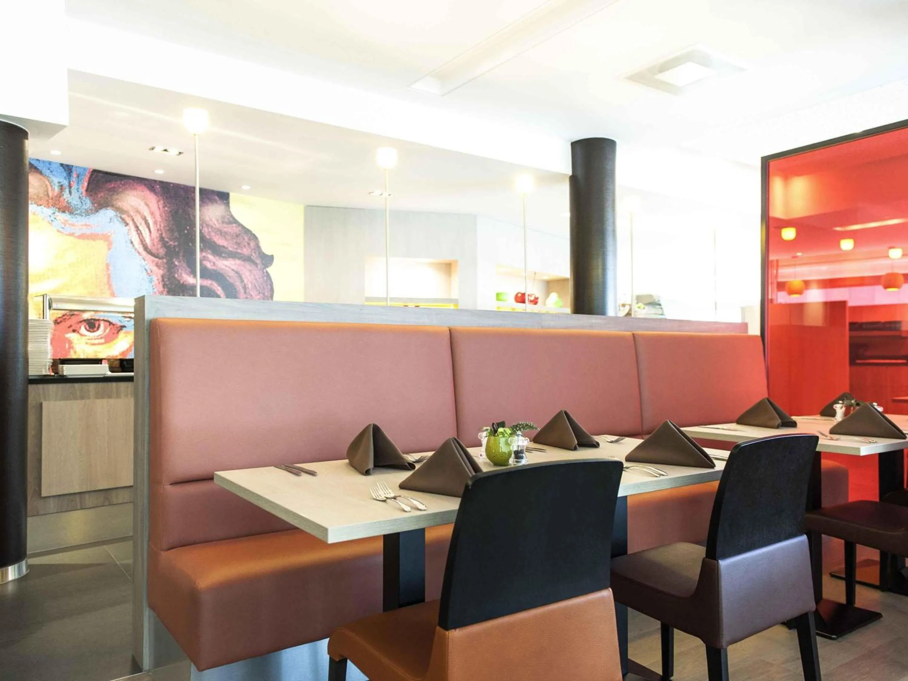 Restaurant/places to eat in Novotel Mechelen Centrum