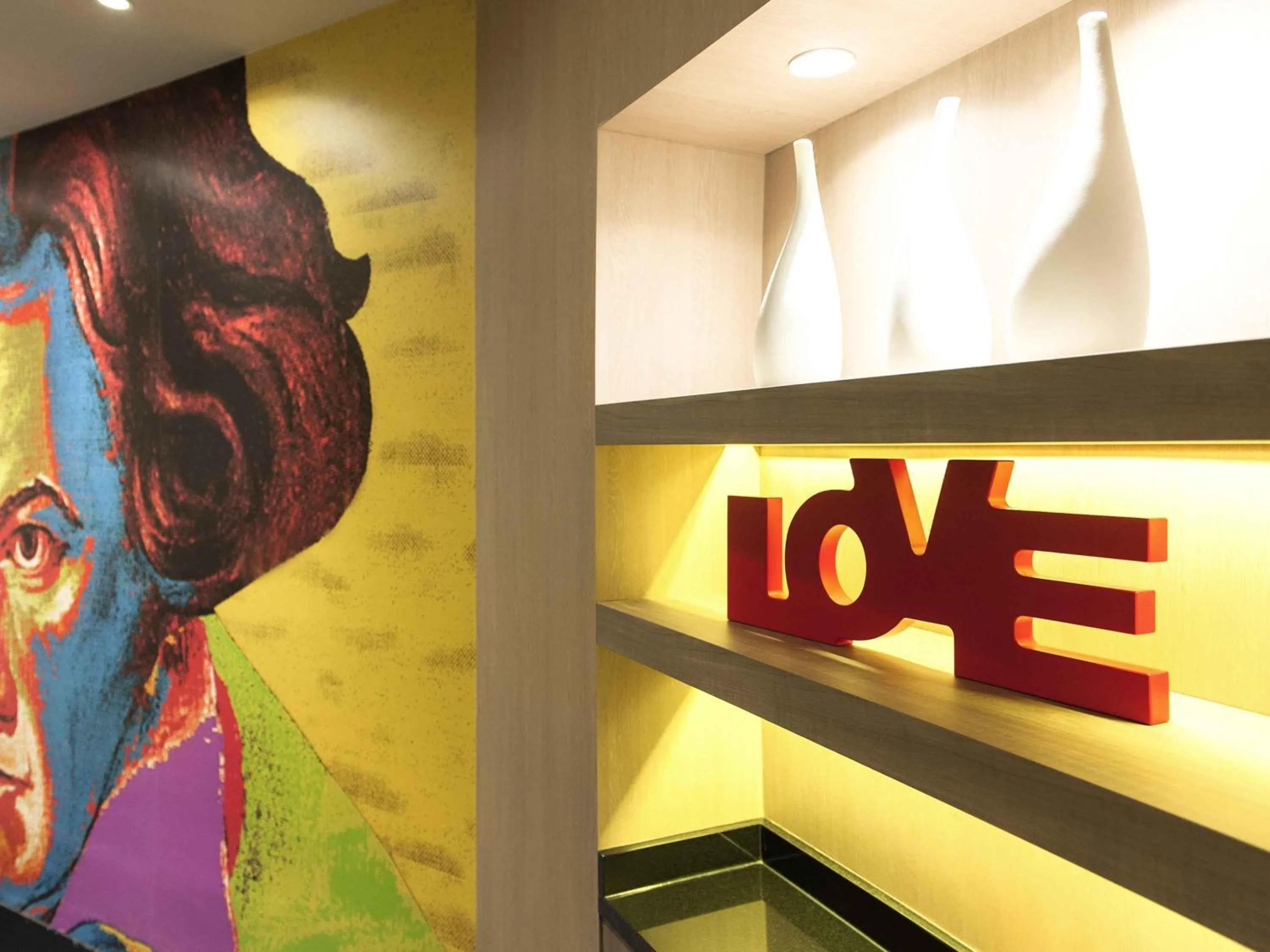 Restaurant/places to eat in Novotel Mechelen Centrum