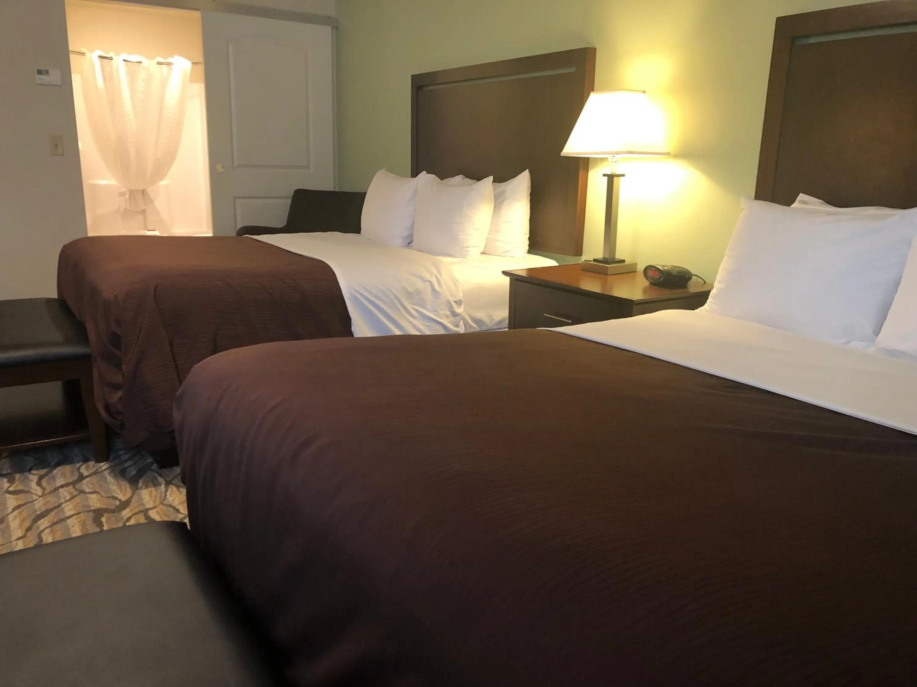 Bed in Aspen Suites Hotel Sitka