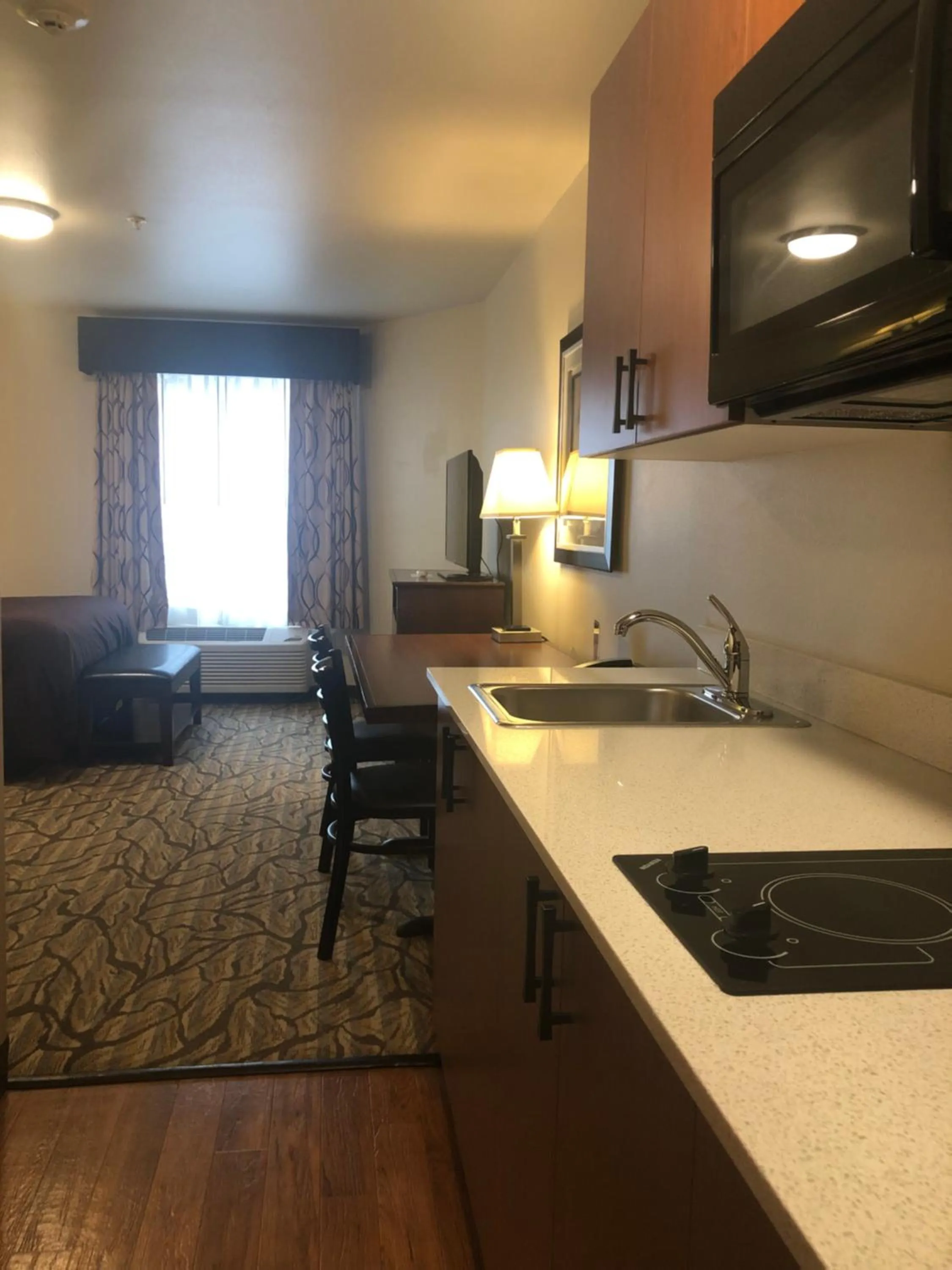 kitchen in Aspen Suites Hotel Sitka