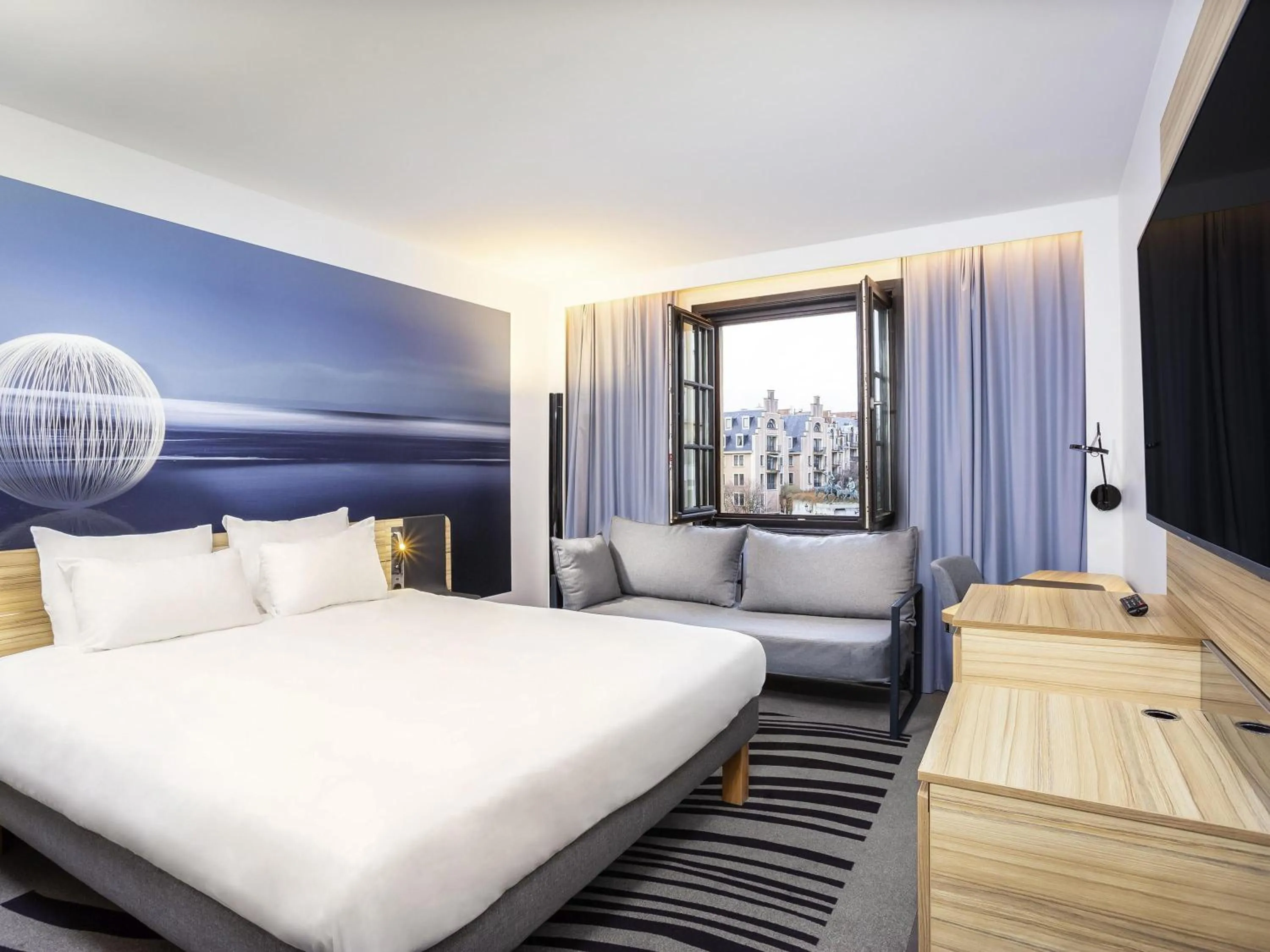 Bedroom, Bed in Hotel Novotel Brussels Off Grand Place