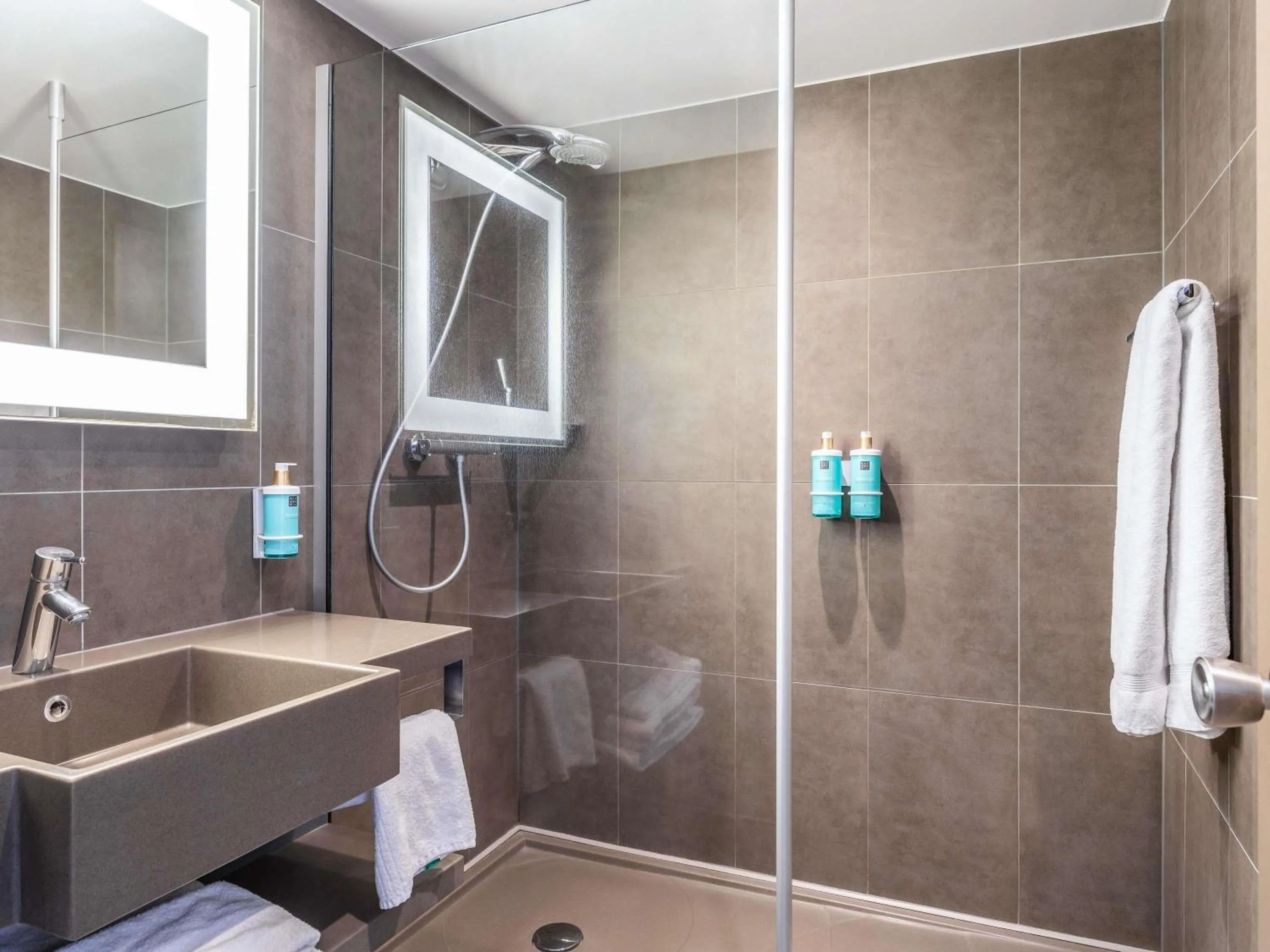 Bedroom in Hotel Novotel Brussels Off Grand Place