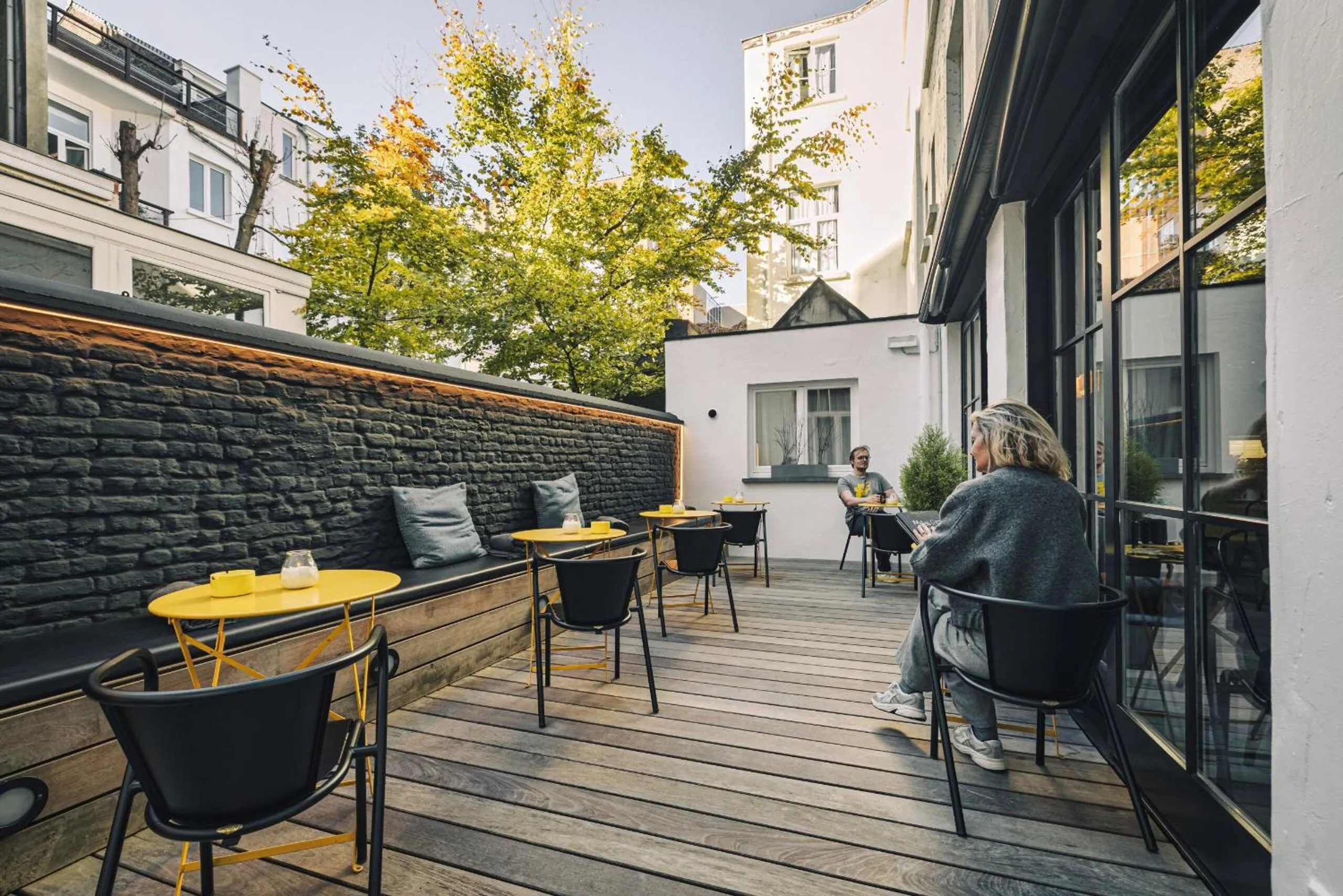 Restaurant/places to eat in Zoom Hotel