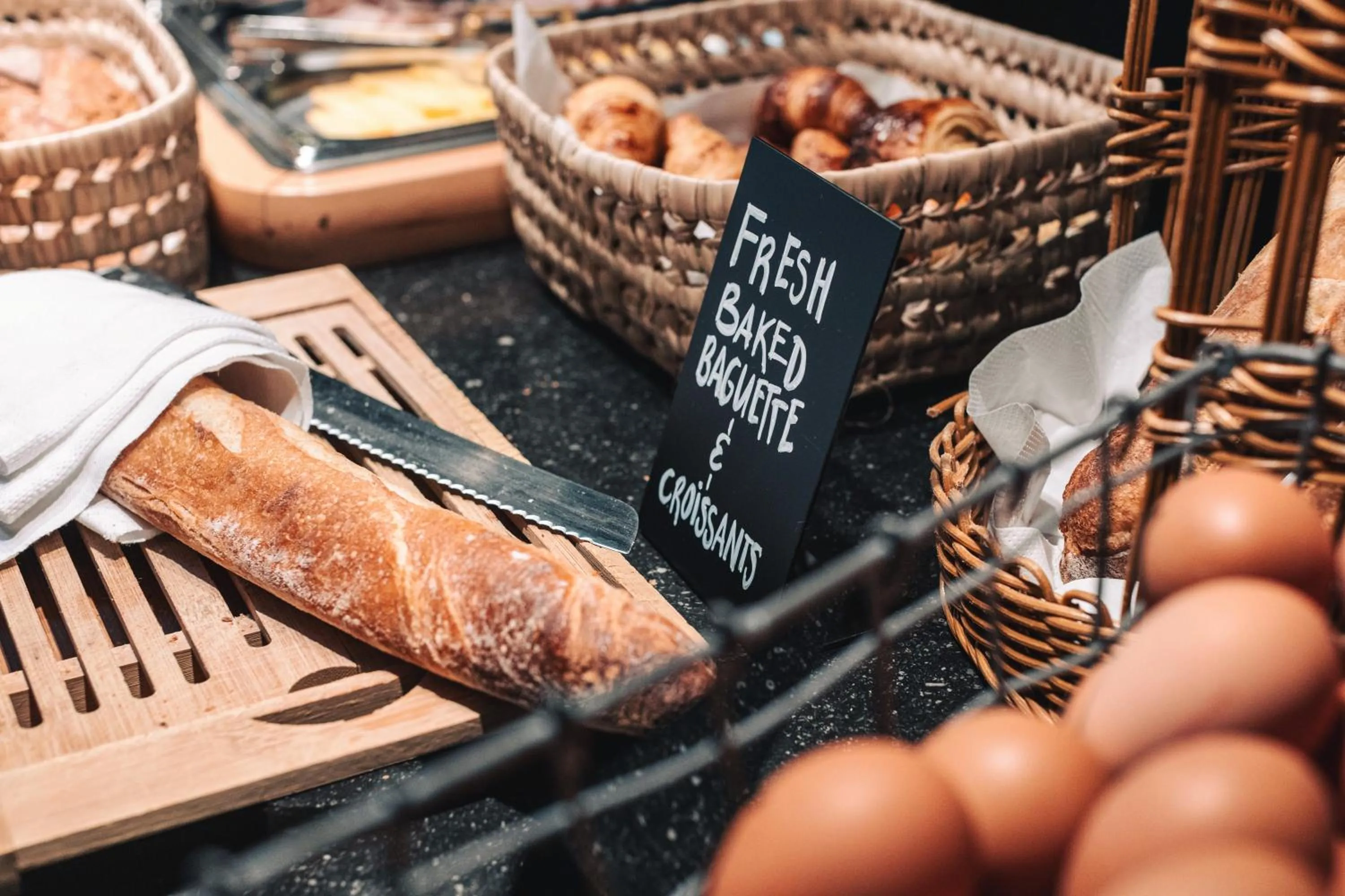 Food and drinks in Zoom Hotel