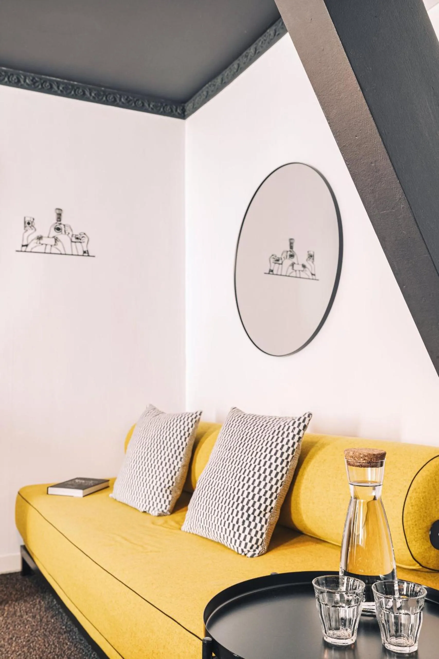 Living room in Zoom Hotel