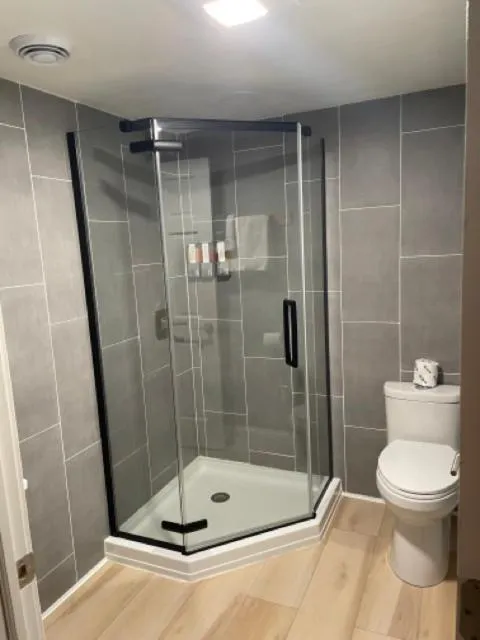 Shower in Hotel Rapids