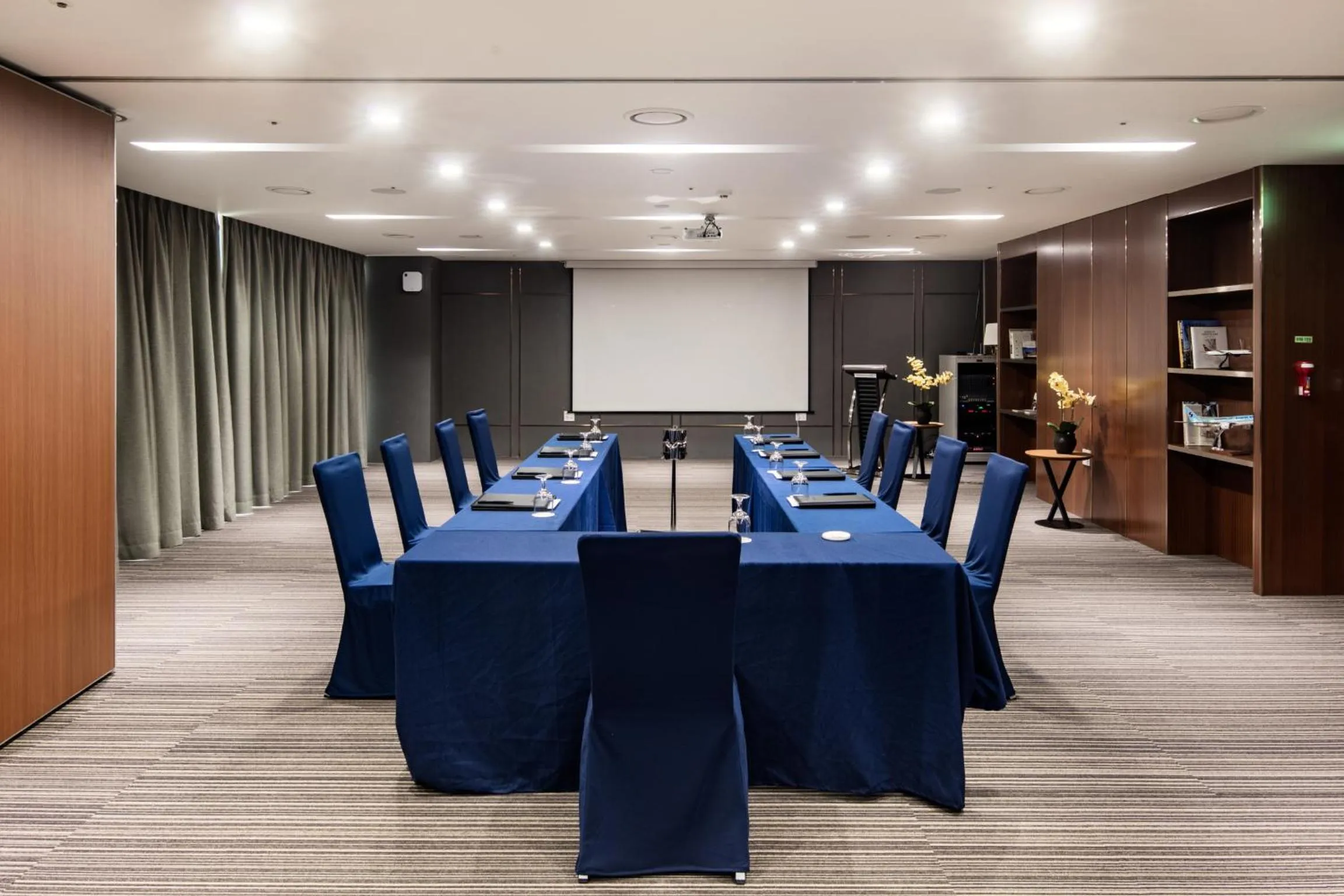Business facilities in Golden Tulip Incheon Airport Hotel