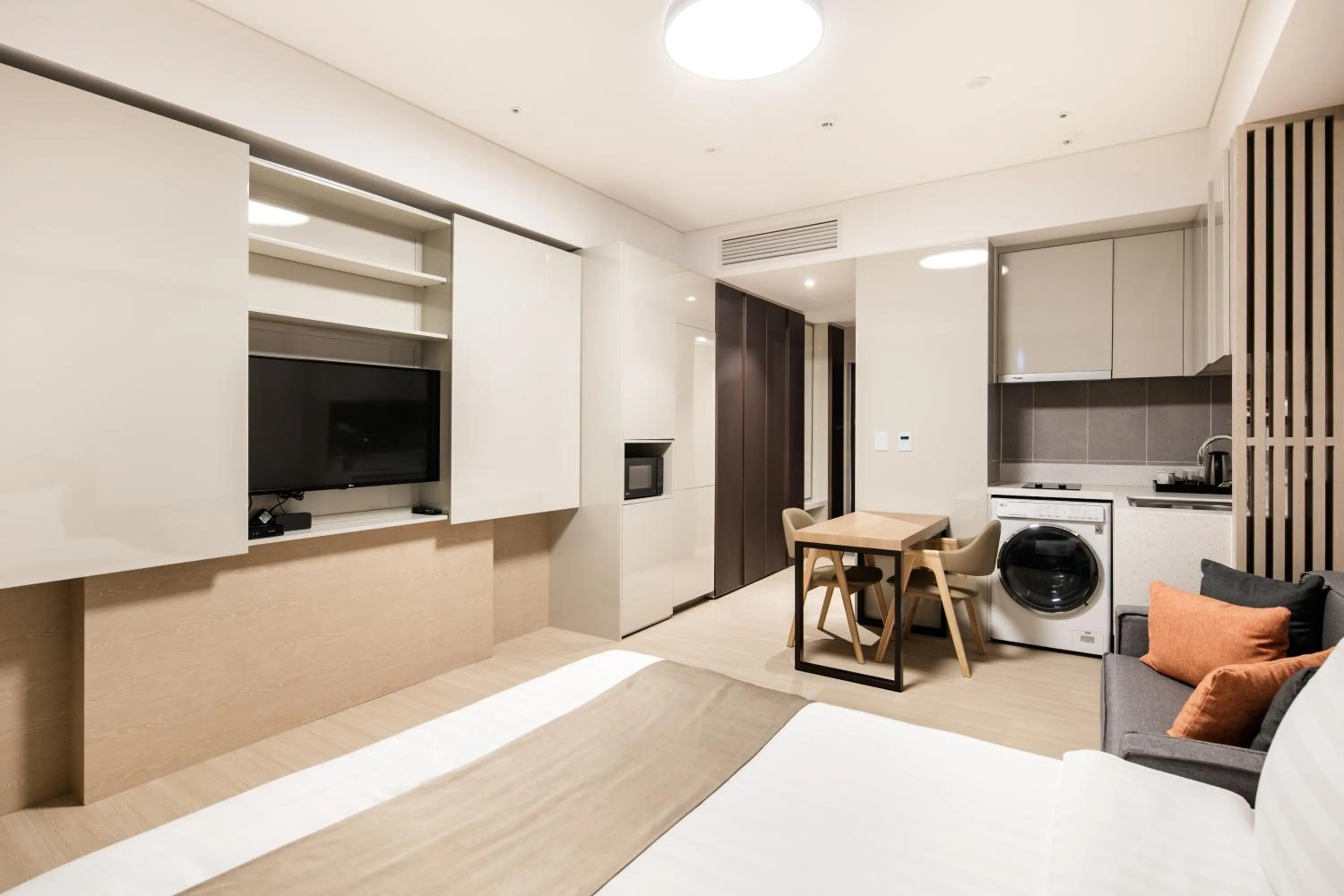 TV and multimedia in Golden Tulip Incheon Airport Hotel