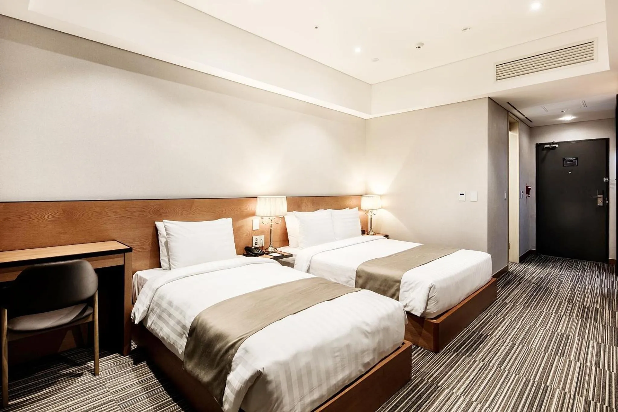 Bed in Golden Tulip Incheon Airport Hotel