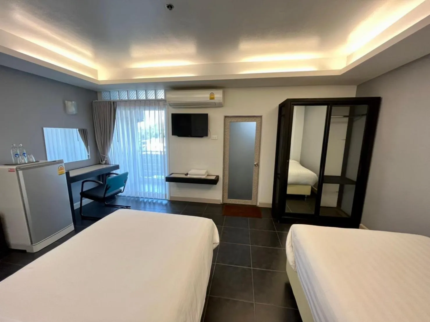 Photo of the whole room, Bed in Wesahh Homeplace