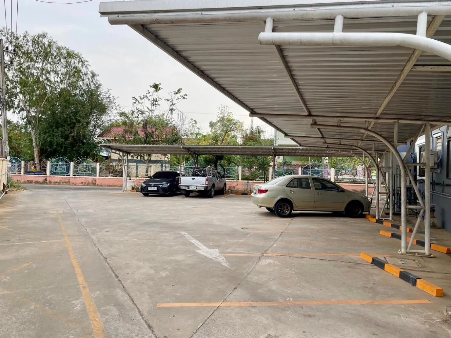 Parking in Chonlapruk Lakeside Hotel