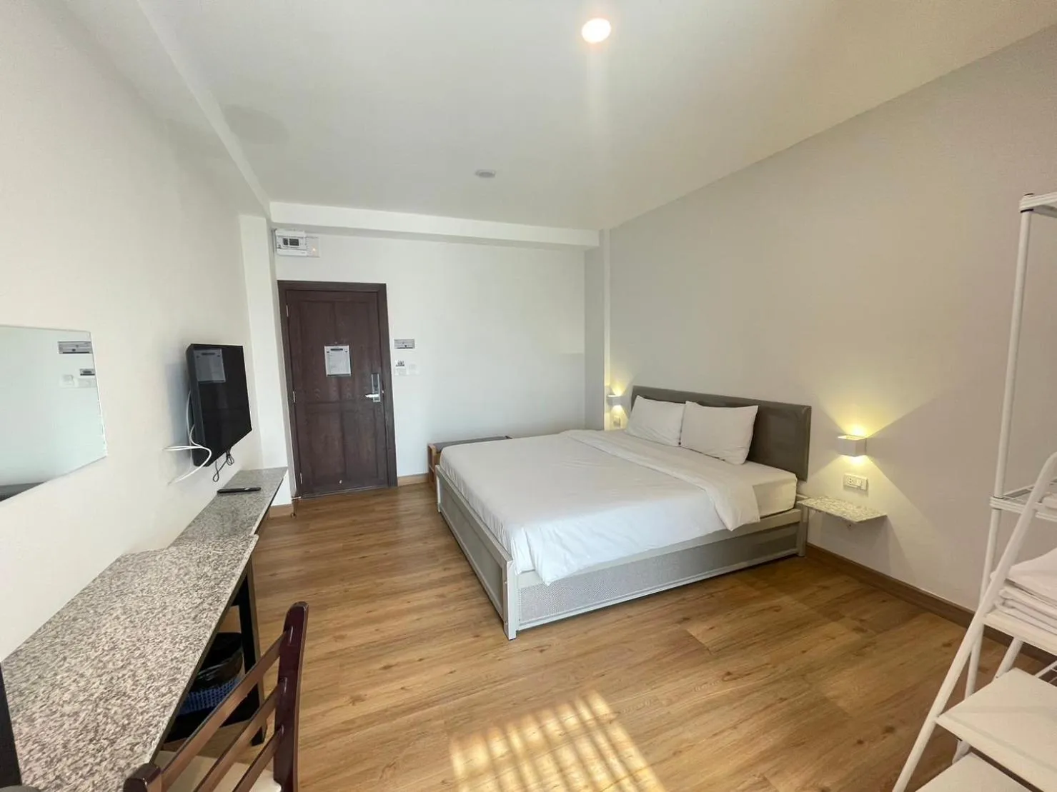 Bed in Chonlapruk Lakeside Hotel