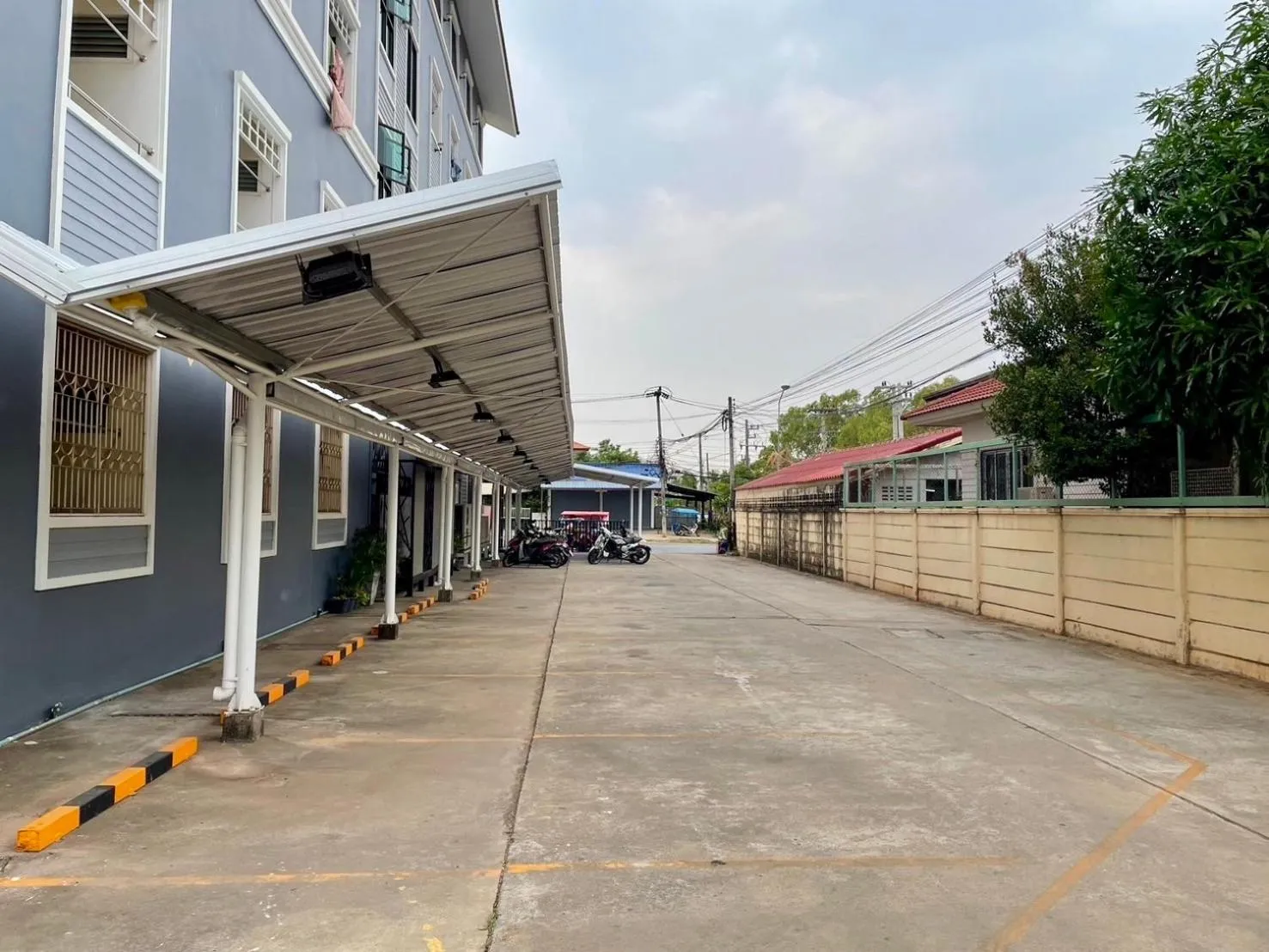 Parking in Chonlapruk Lakeside Hotel