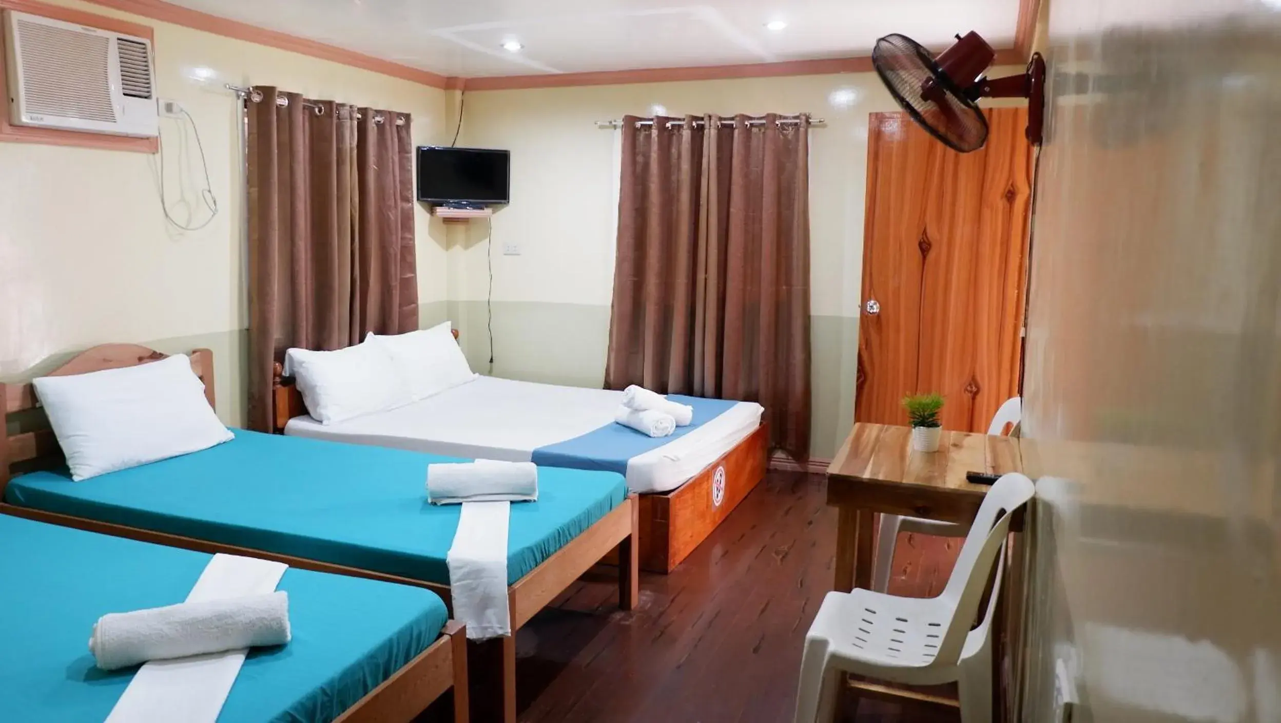 Quadruple Room in Mountain Side Inn Quadruple Room in Mountain Side Inn