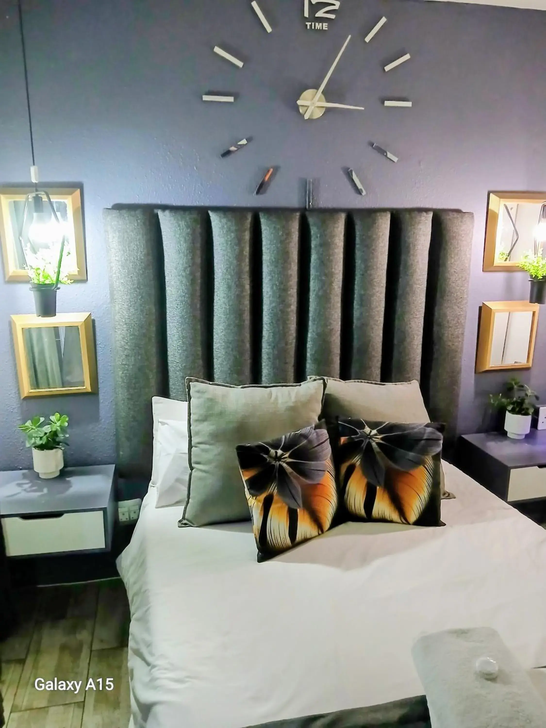 One-Bedroom Suite in Mitchell's Guesthouse One-Bedroom Suite in Mitchell's Guesthouse