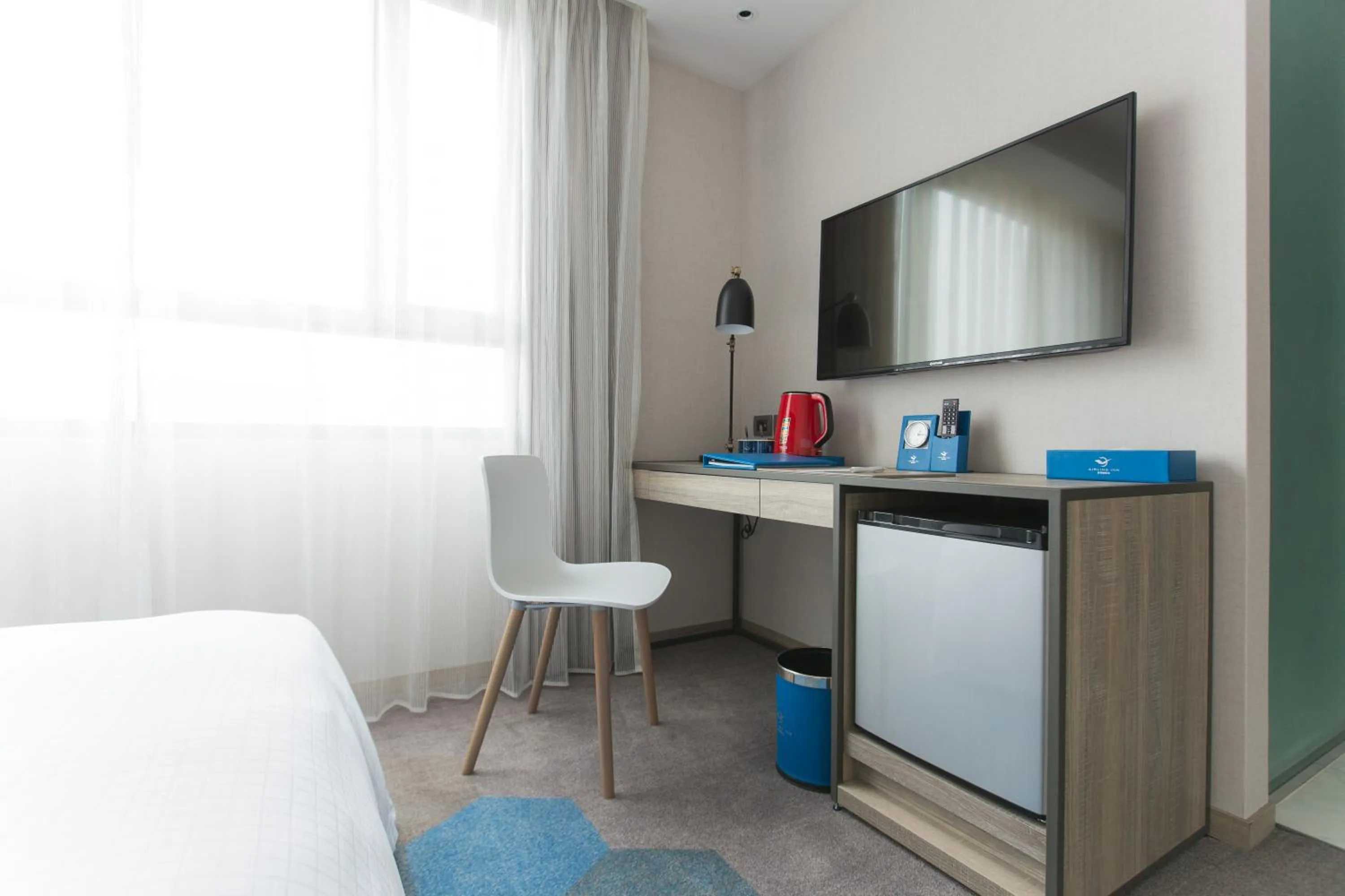 TV and multimedia, Bed in Airline Inn - Kaohsiung Station