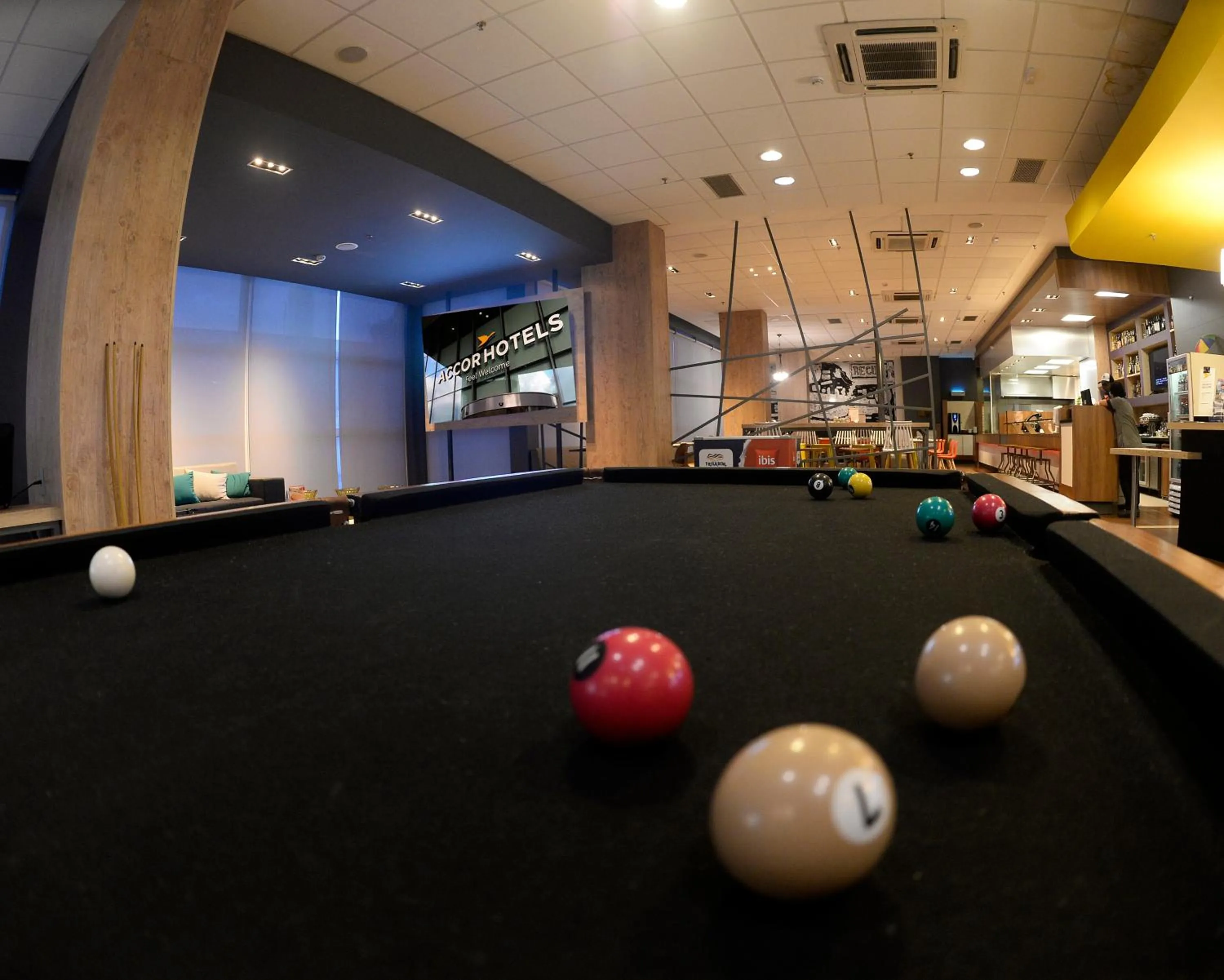 Communal lounge/ TV room in ibis Recife Boa Viagem