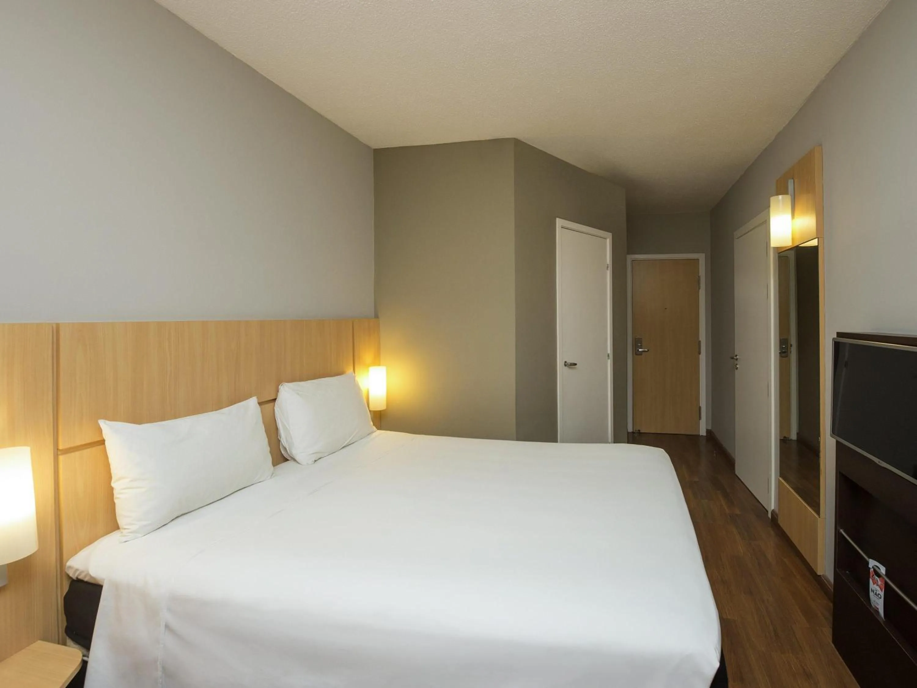 Bedroom, Bed in ibis Recife Boa Viagem