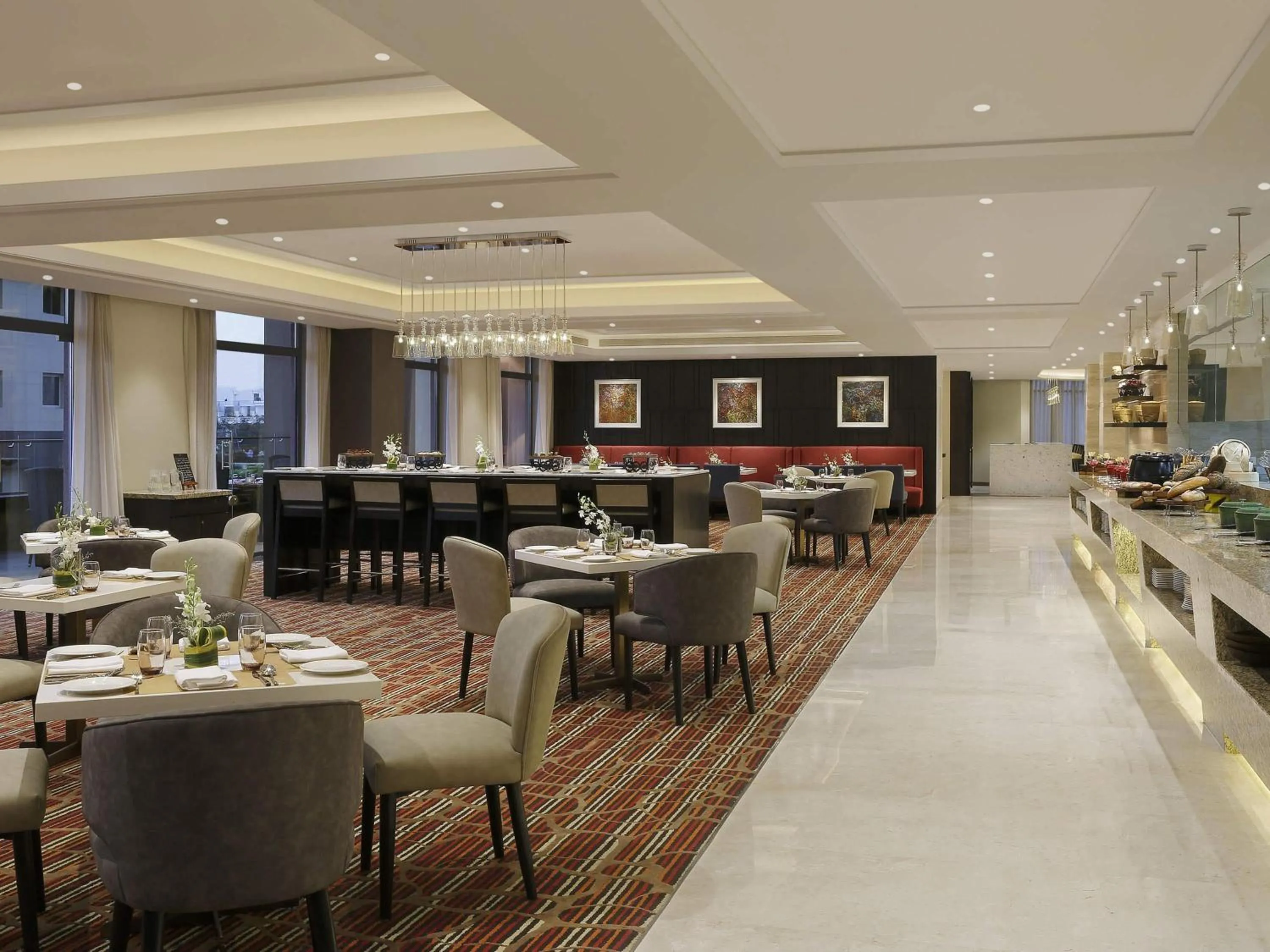 Restaurant/places to eat in Novotel Lucknow Gomti Nagar